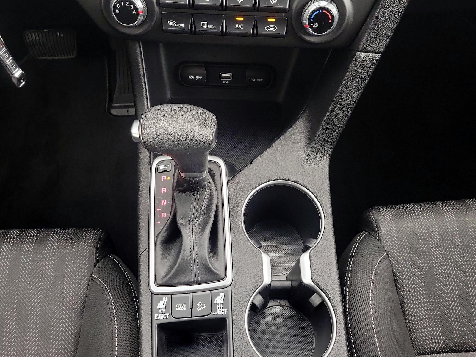 2021 Kia Sportage LX - Photo 18