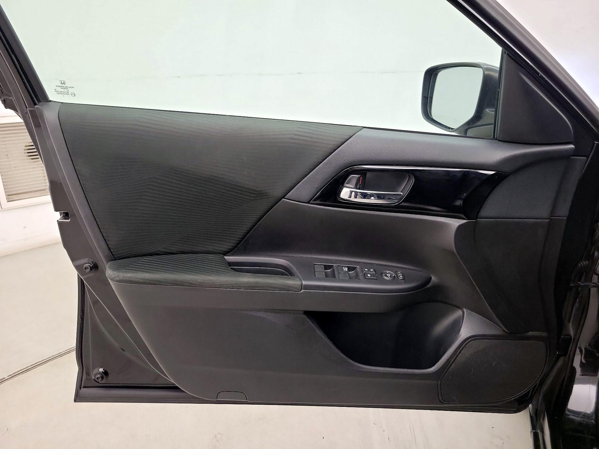 Thumbnail: 2017 Honda Accord - 12