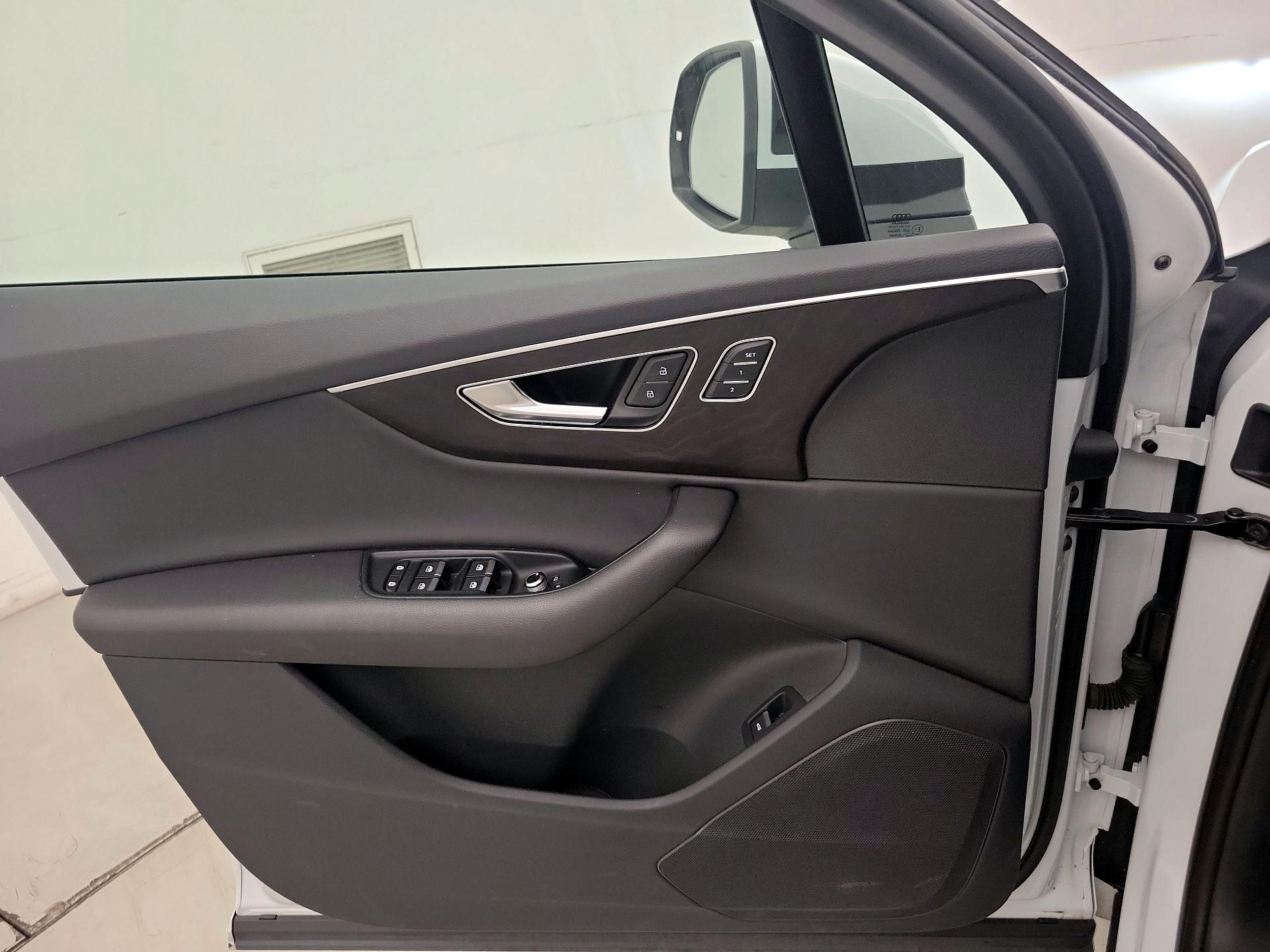 Thumbnail: 2021 Audi Q7 - 12