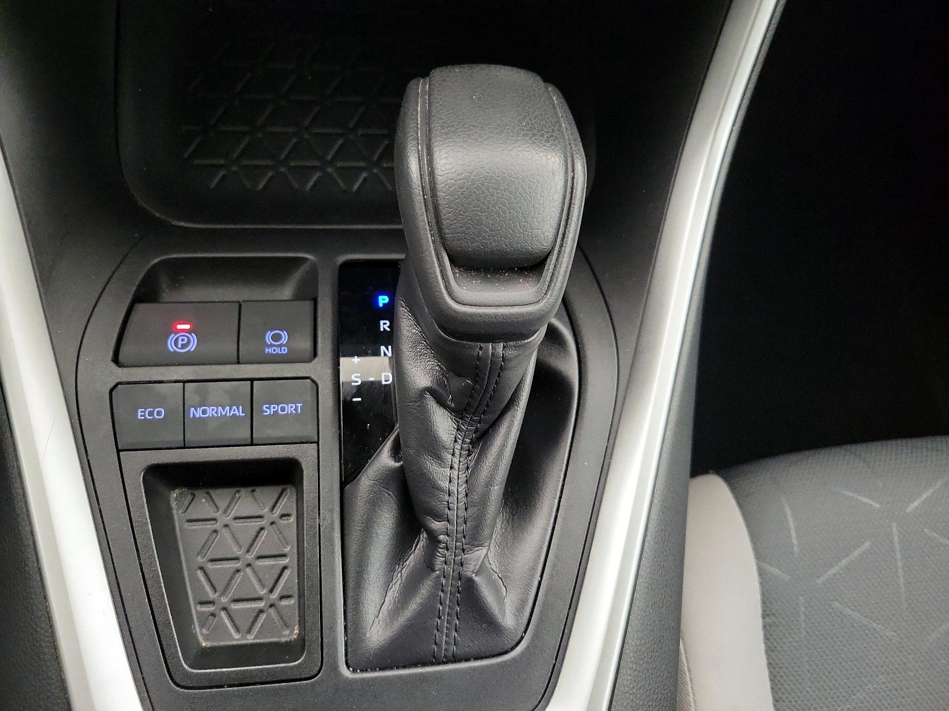 Thumbnail: 2019 Toyota RAV4 - 17