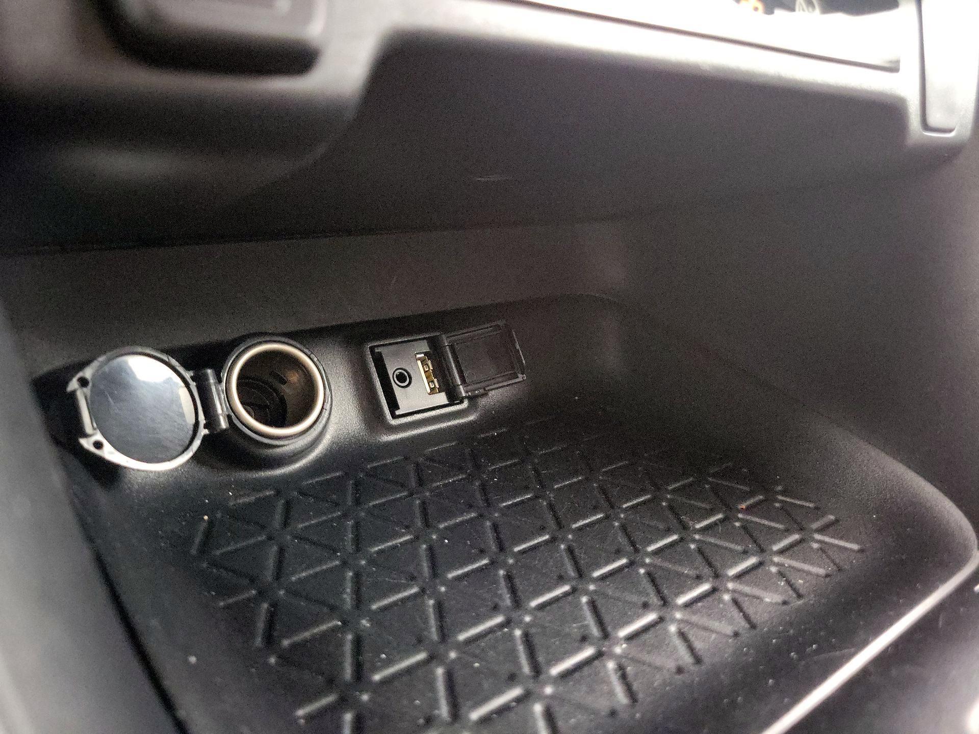 Thumbnail: 2019 Toyota RAV4 - 18