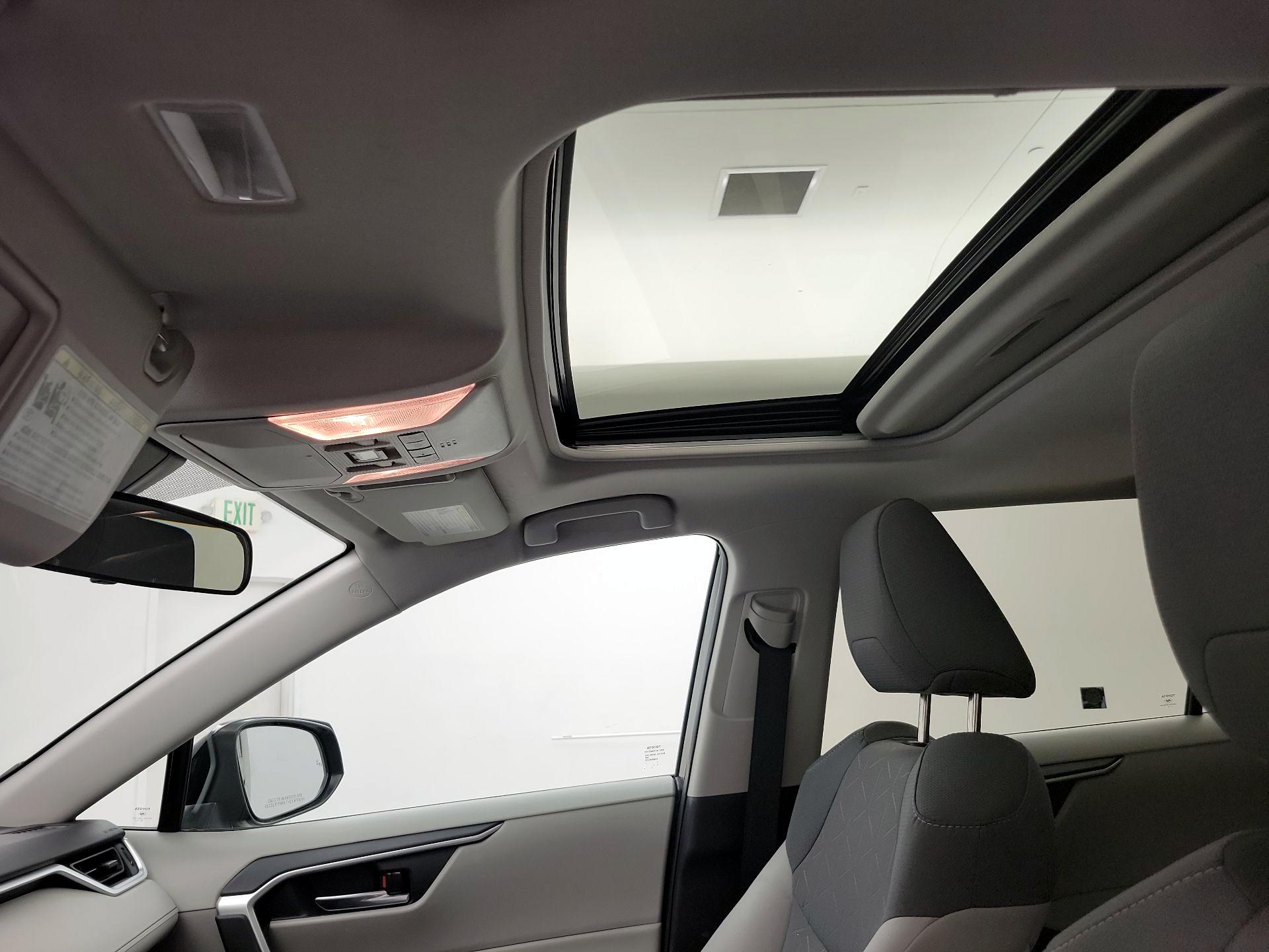 Thumbnail: 2019 Toyota RAV4 - 19