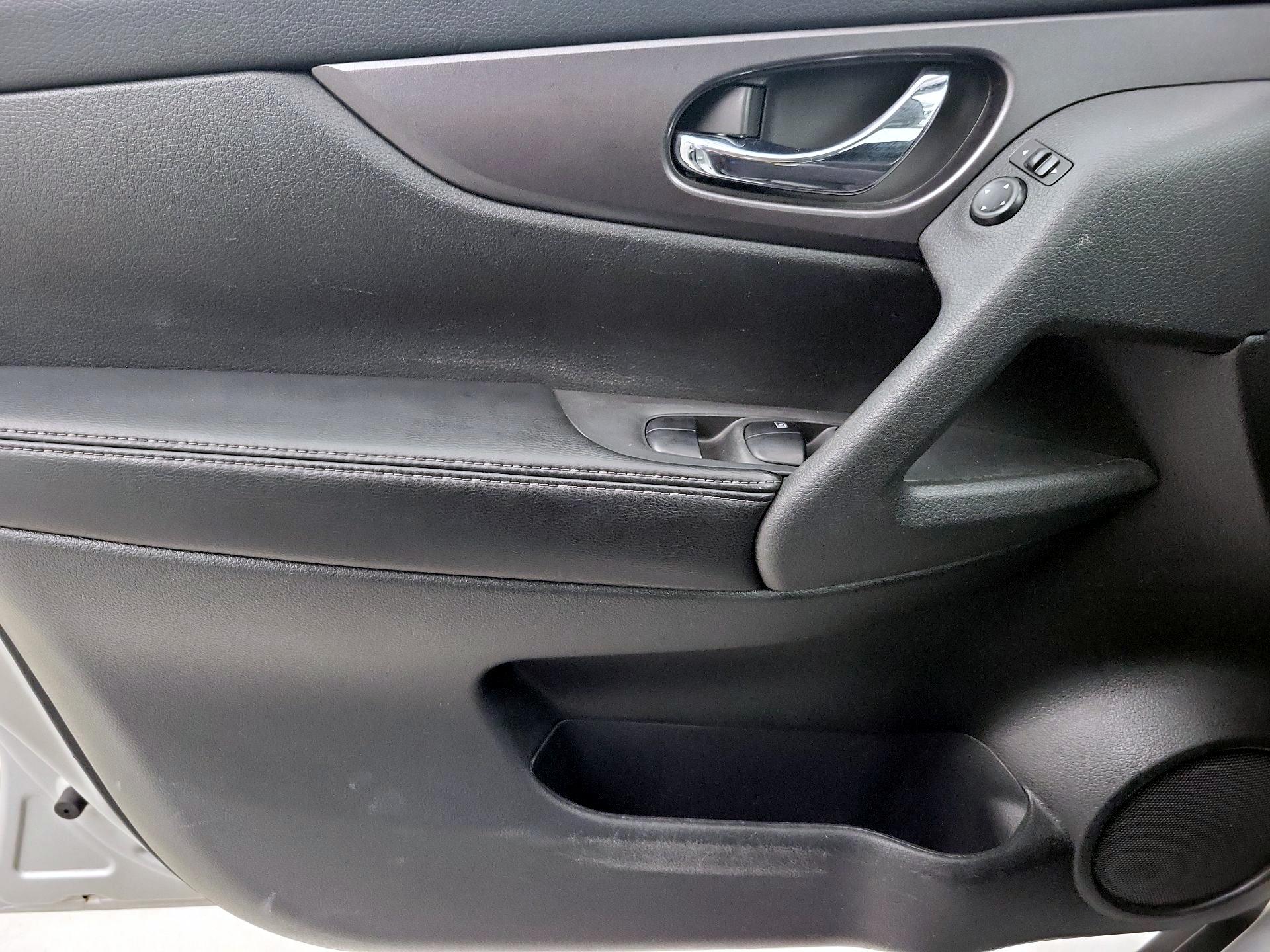 Thumbnail: 2016 Nissan Rogue - 12