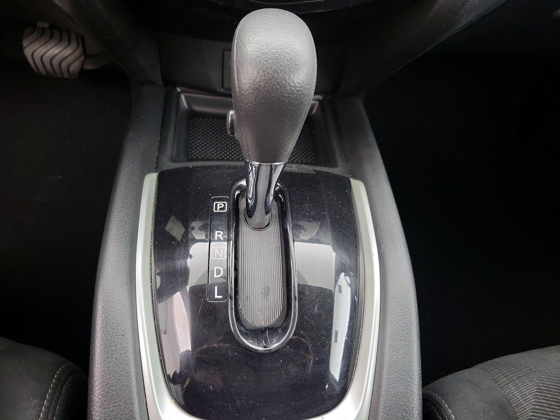 Thumbnail: 2016 Nissan Rogue - 17
