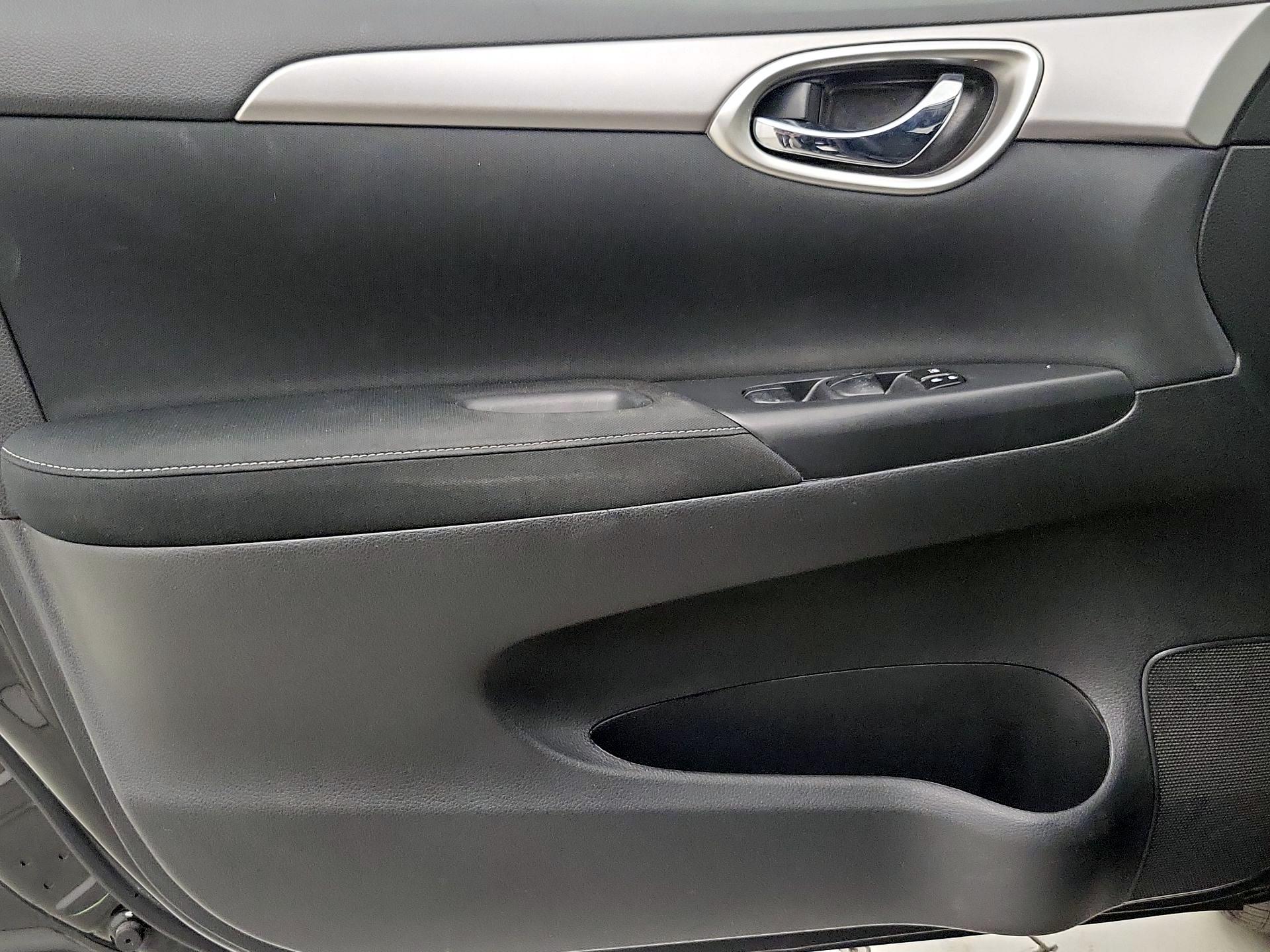 Thumbnail: 2015 Nissan Sentra - 12