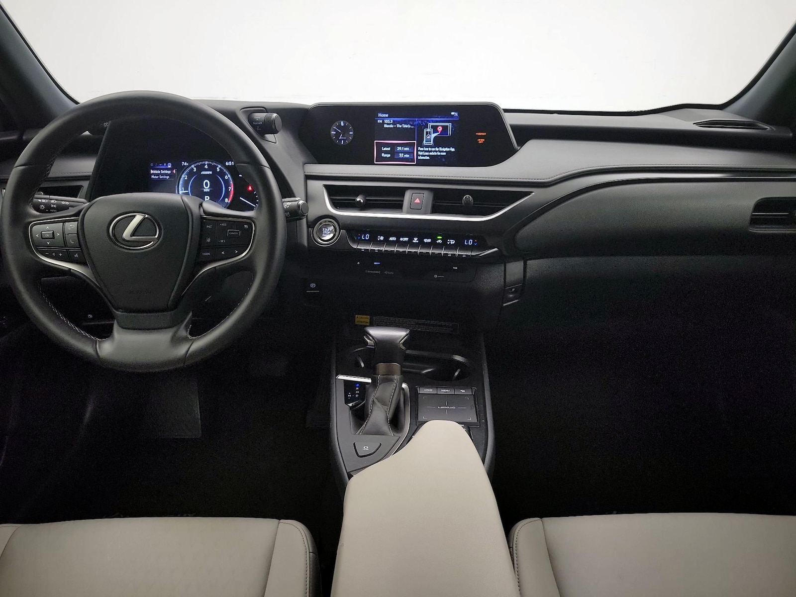2021 Lexus UX 200 - Photo 10