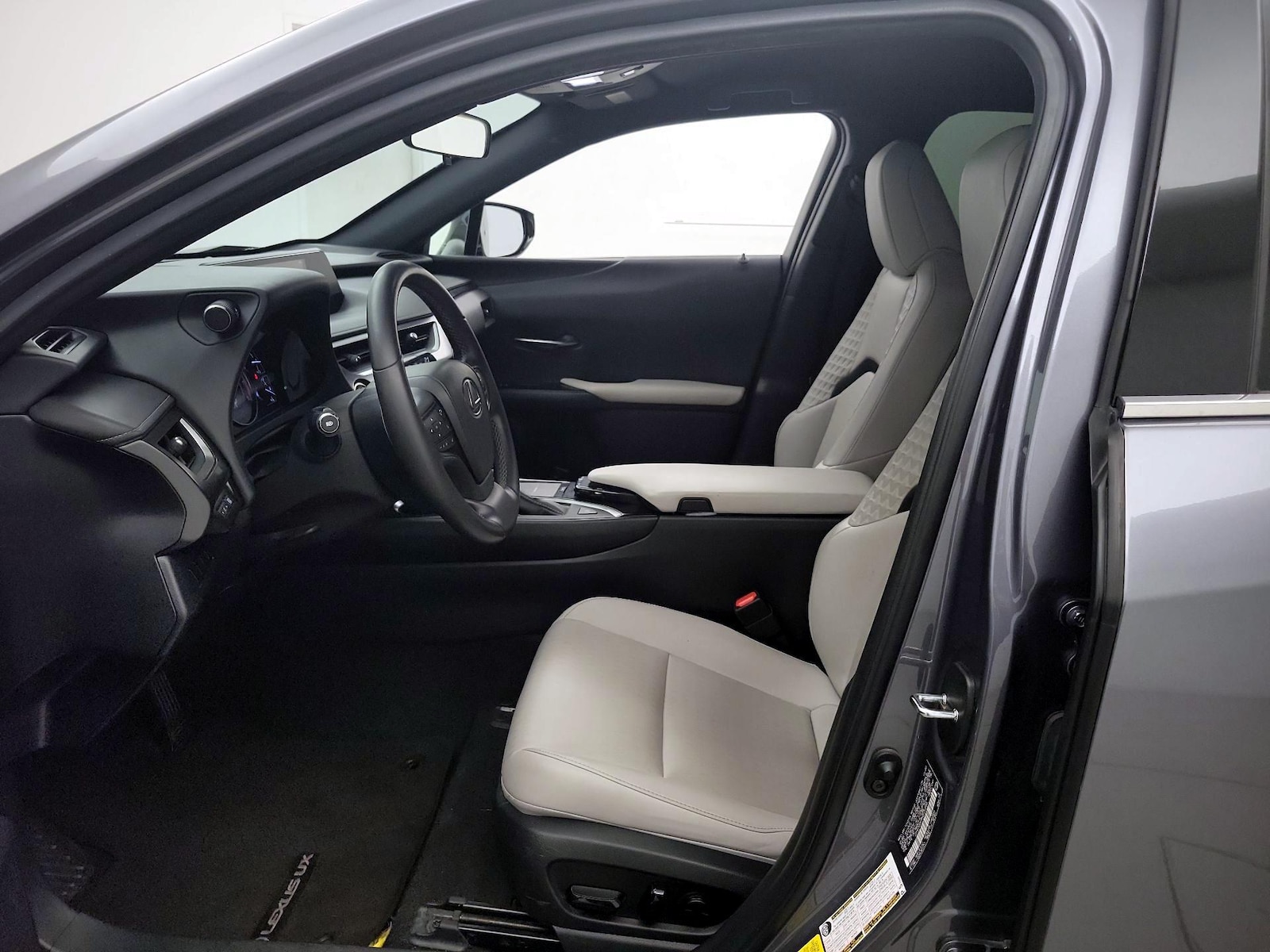2021 Lexus UX 200 - Photo 12