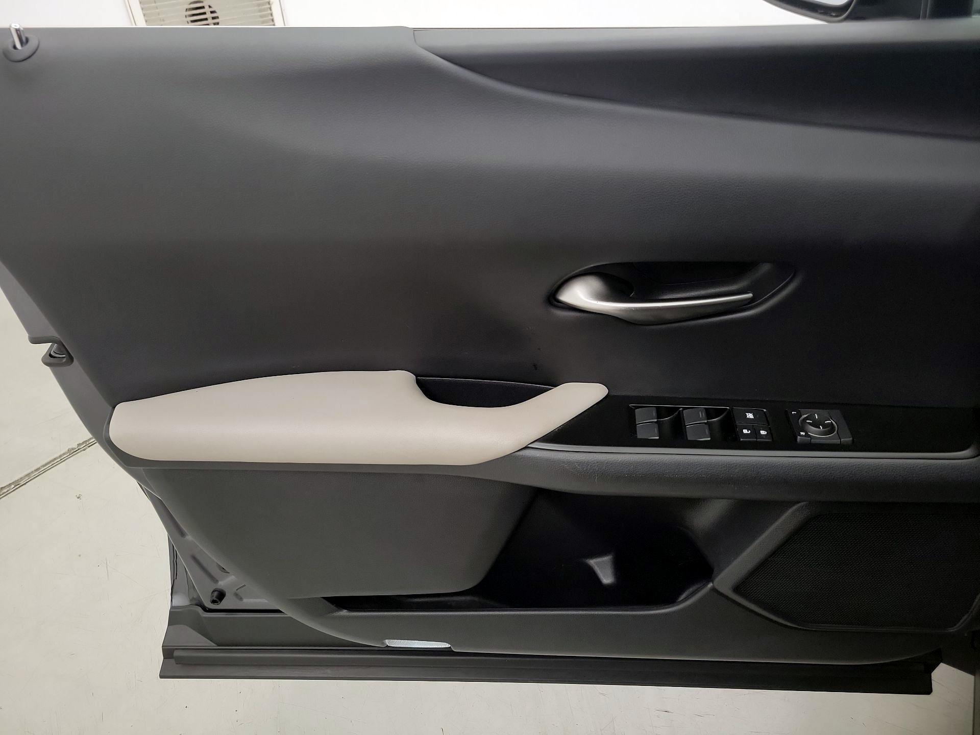 Thumbnail: 2021 Lexus UX - 12