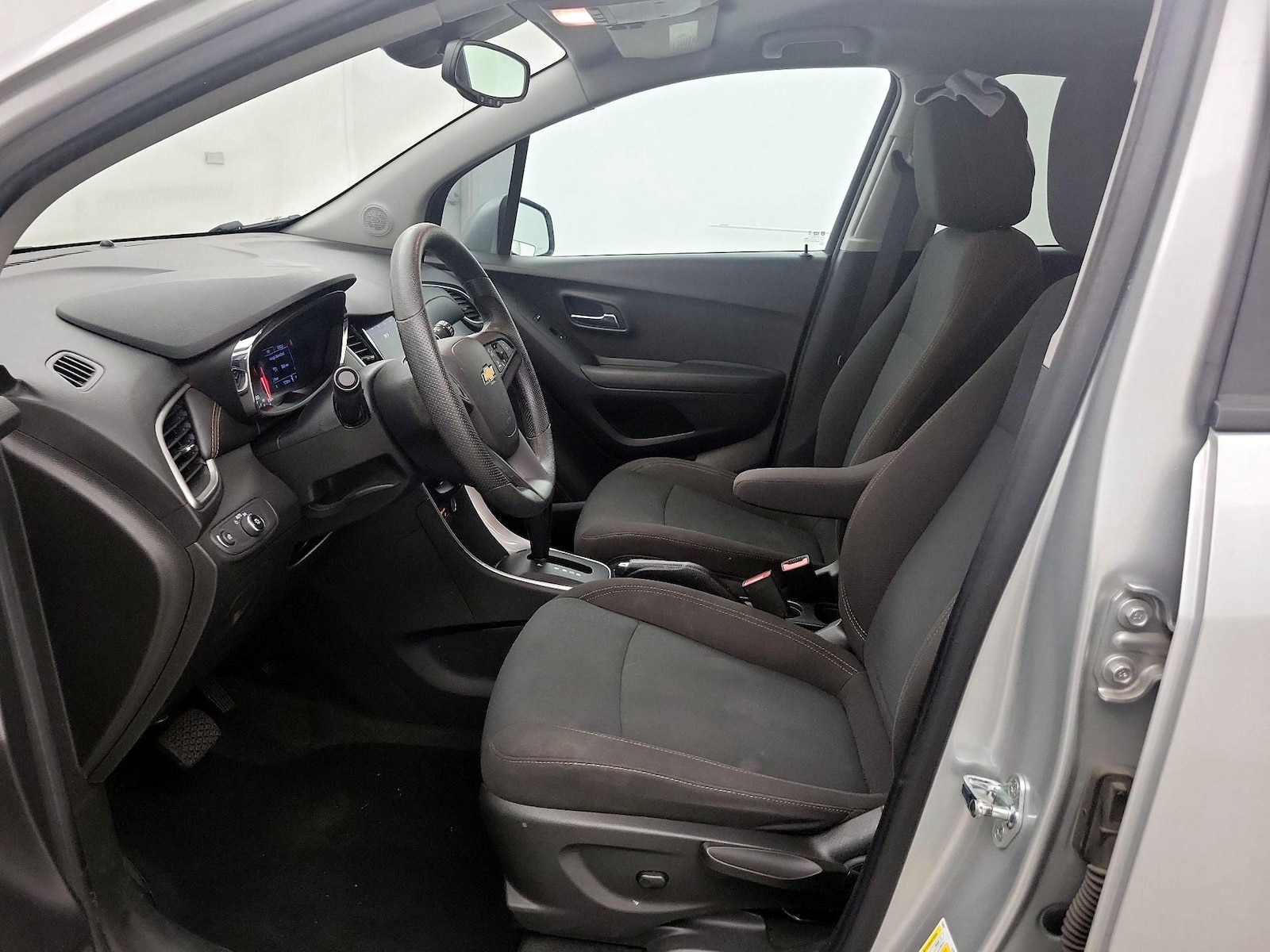 2020 Chevrolet Trax LS - Photo 10