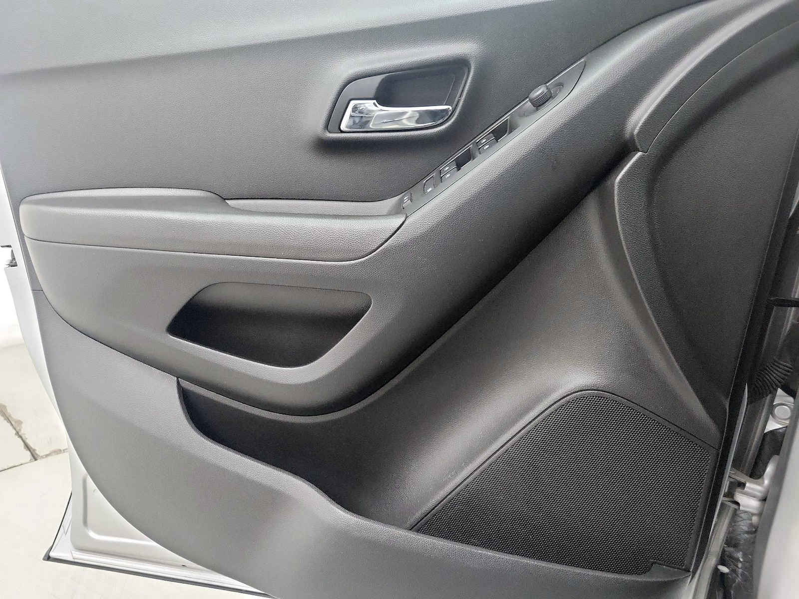 2020 Chevrolet Trax LS - Photo 11