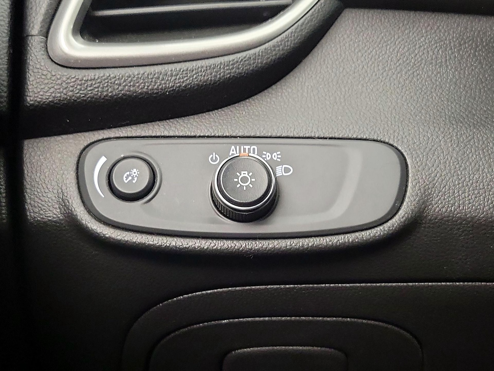 2020 Chevrolet Trax LS - Photo 12