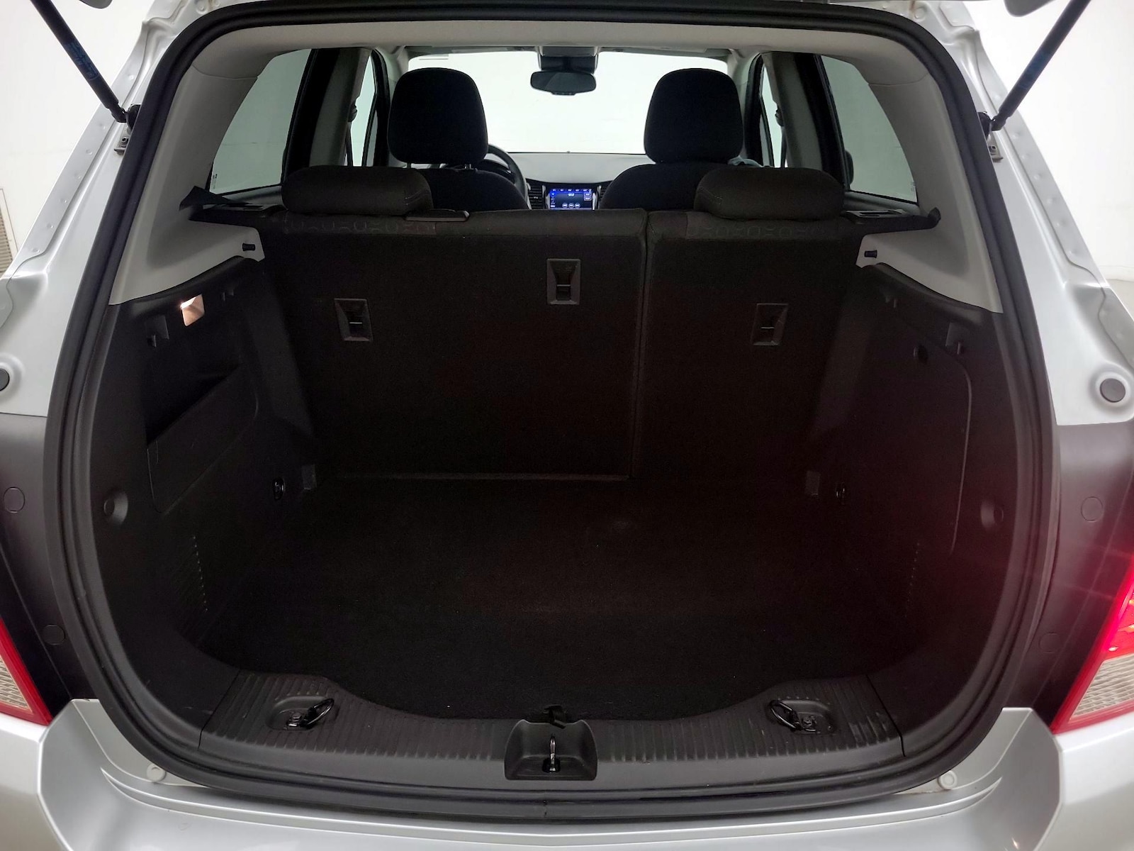 2020 Chevrolet Trax LS - Photo 19