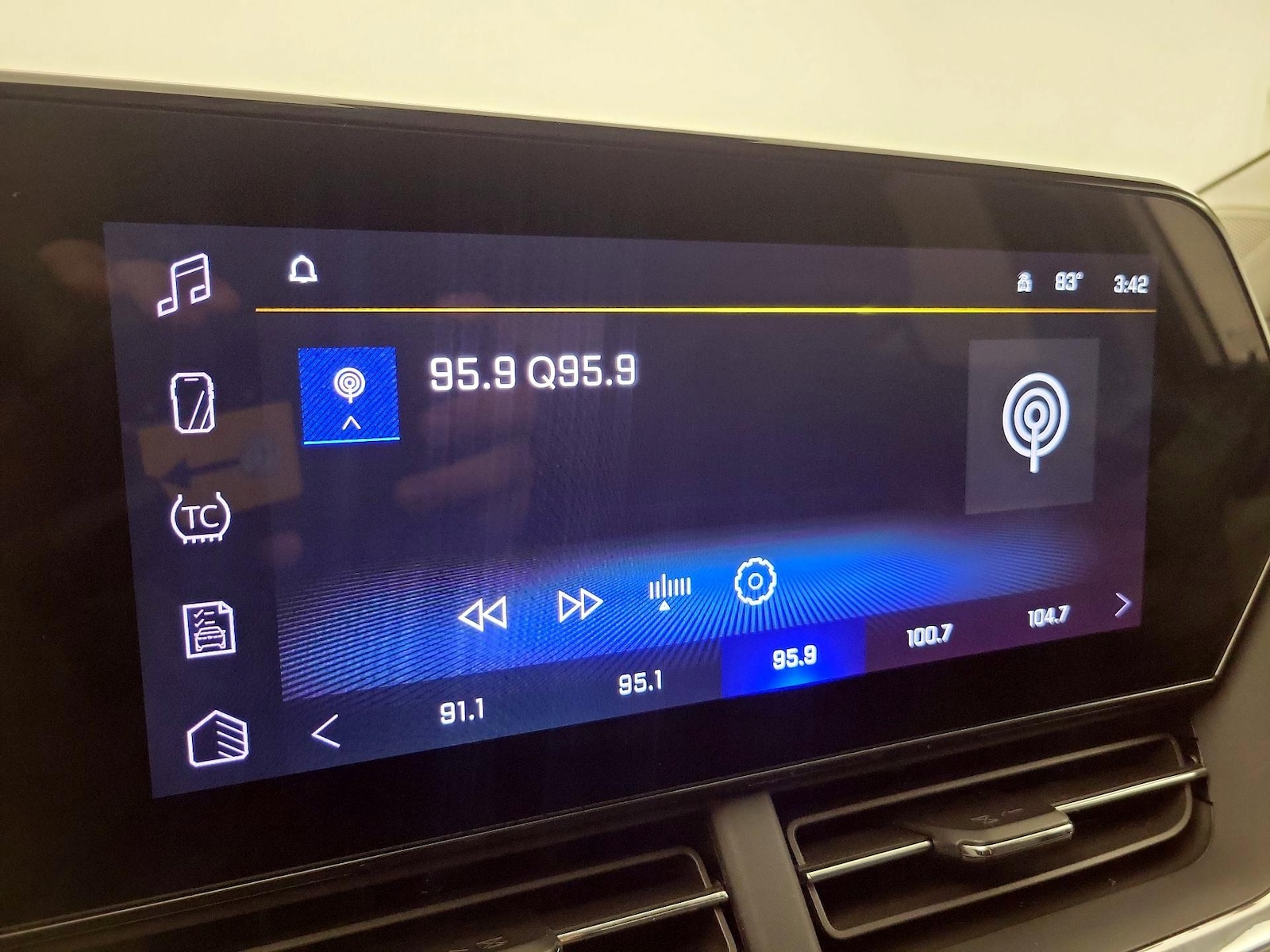 2026 Chevrolet Trax LT - Photo 16
