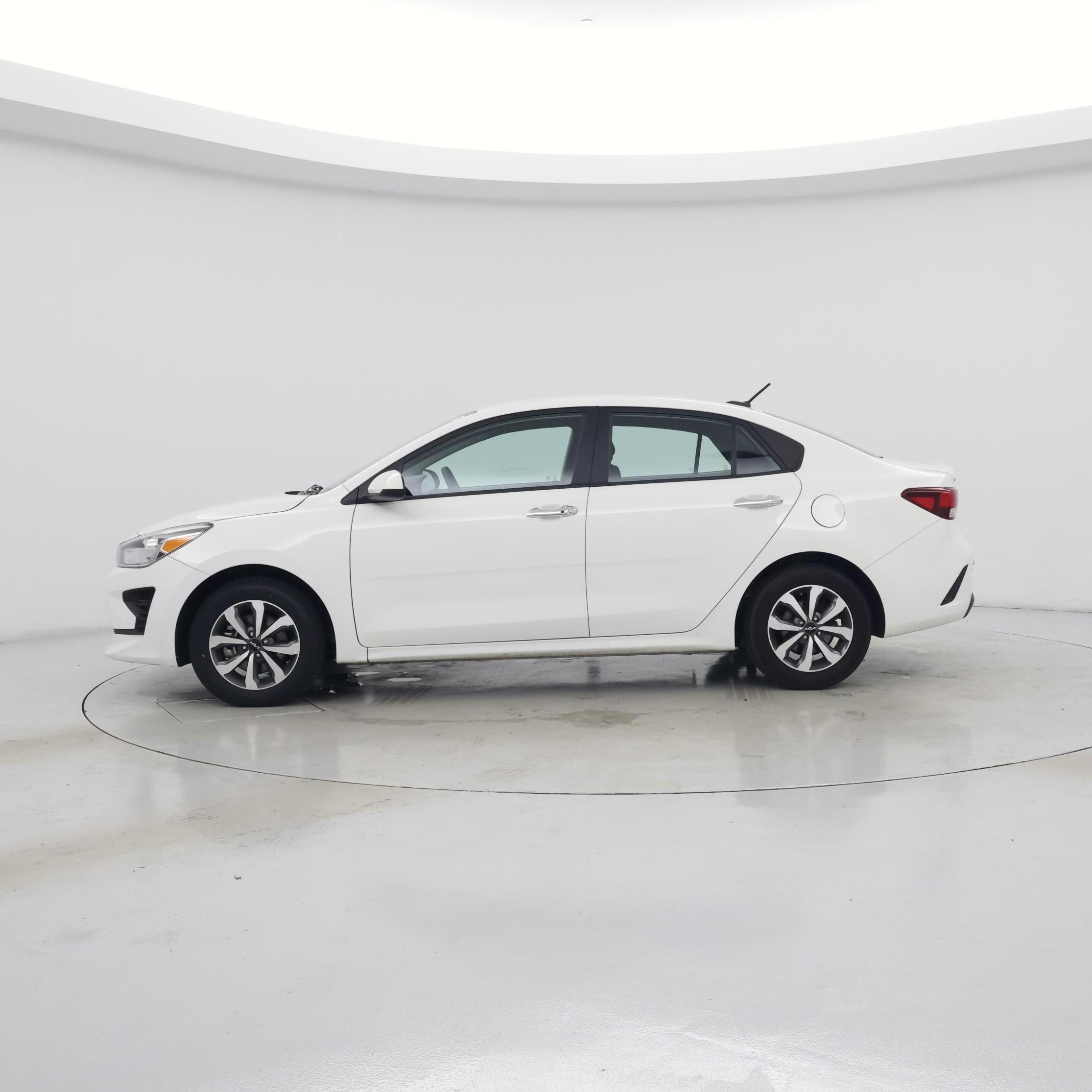 Thumbnail: 2023 Kia Rio - 3