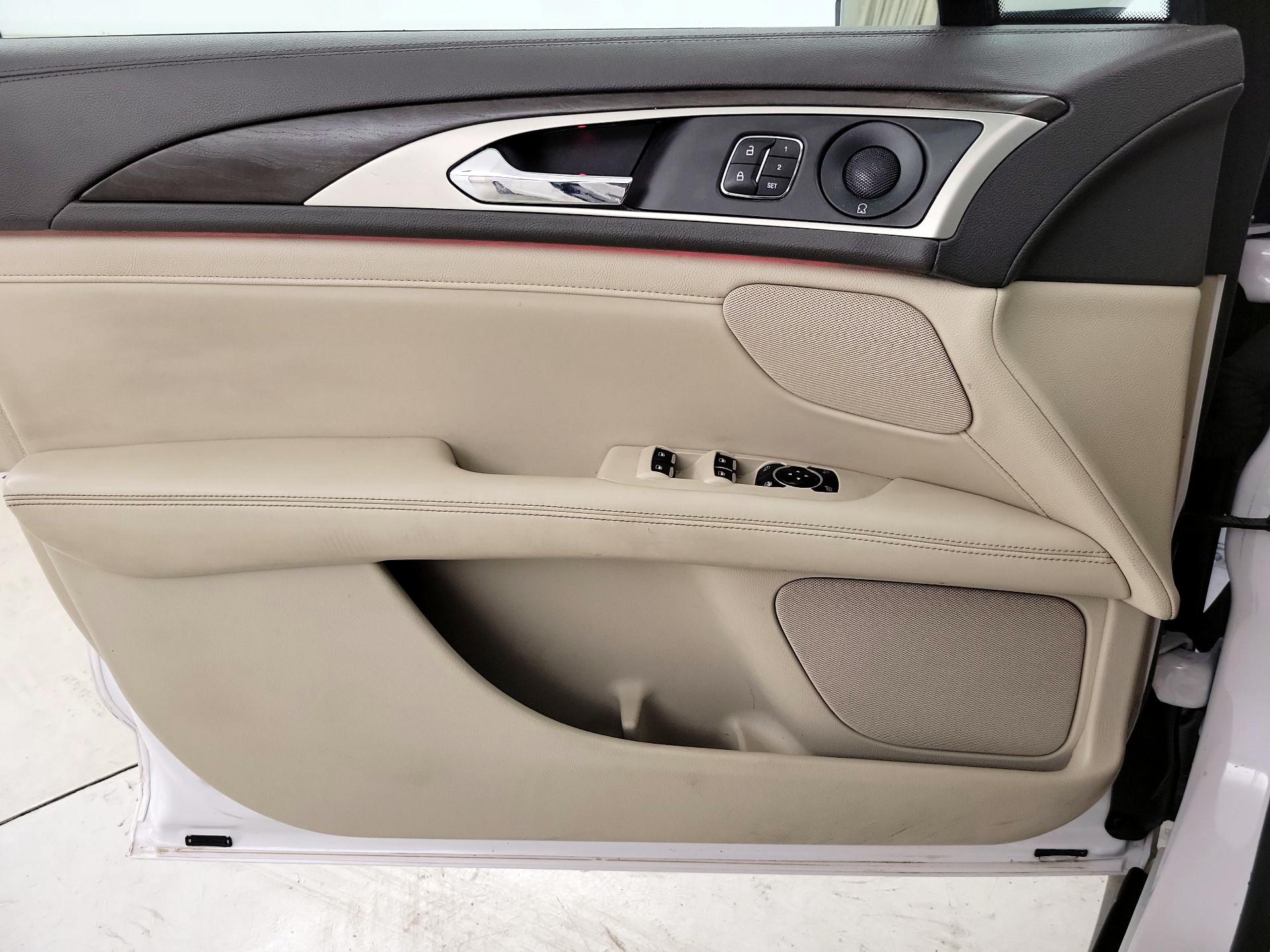 Thumbnail: 2019 Lincoln MKZ - 12