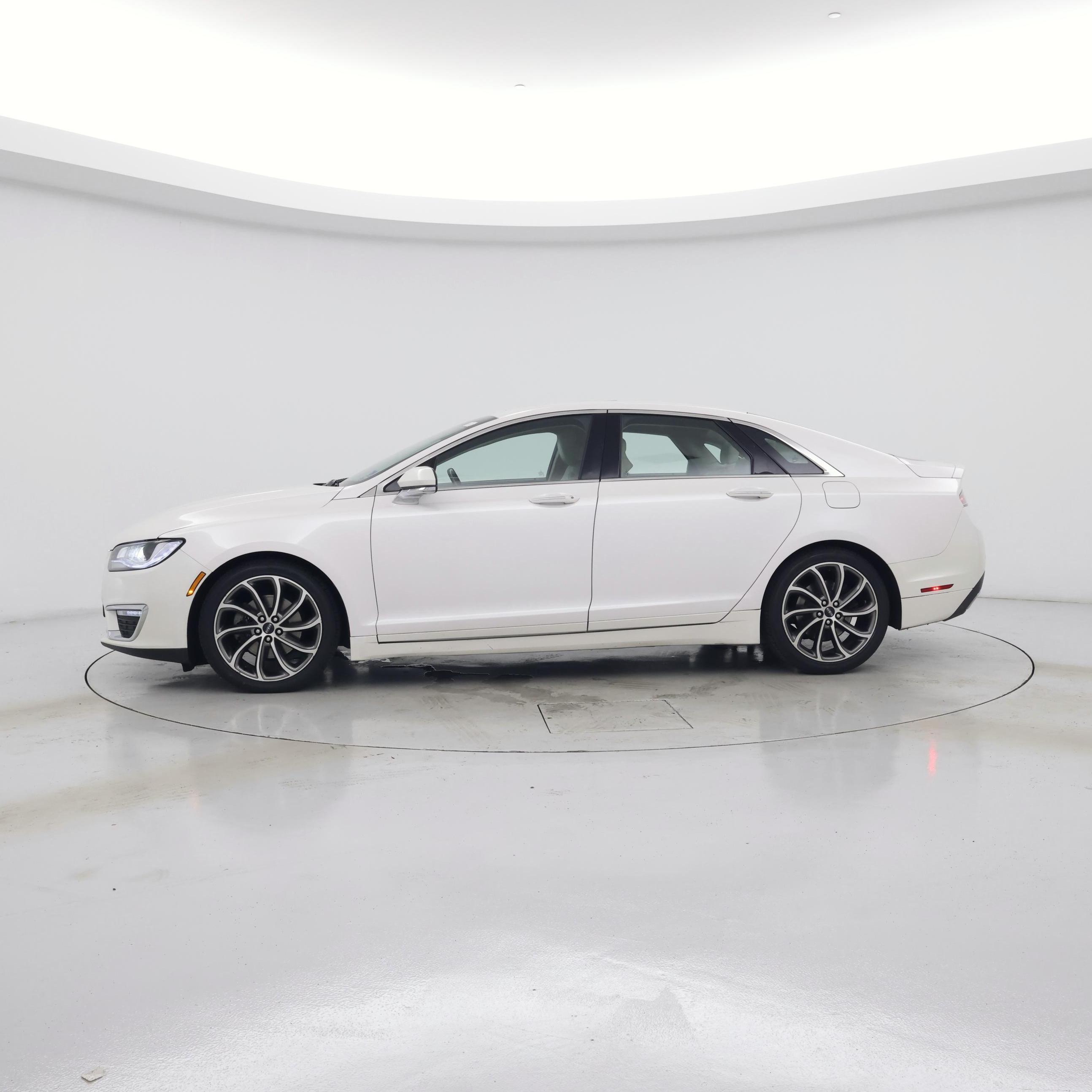 Thumbnail: 2019 Lincoln MKZ - 3