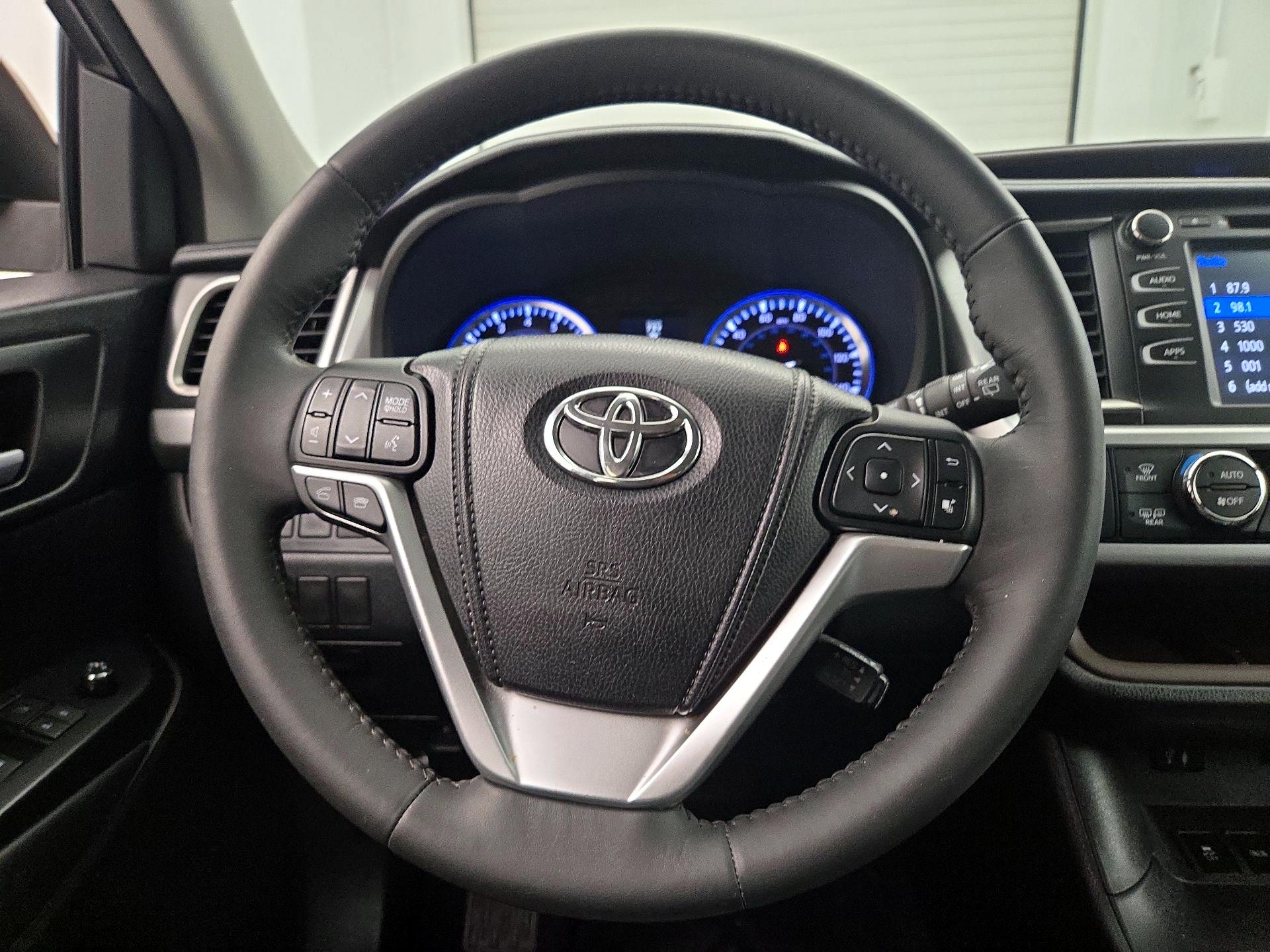 Thumbnail: 2014 Toyota Highlander - 10