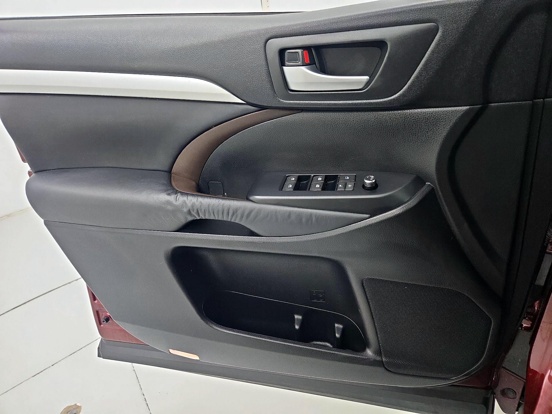 Thumbnail: 2014 Toyota Highlander - 12