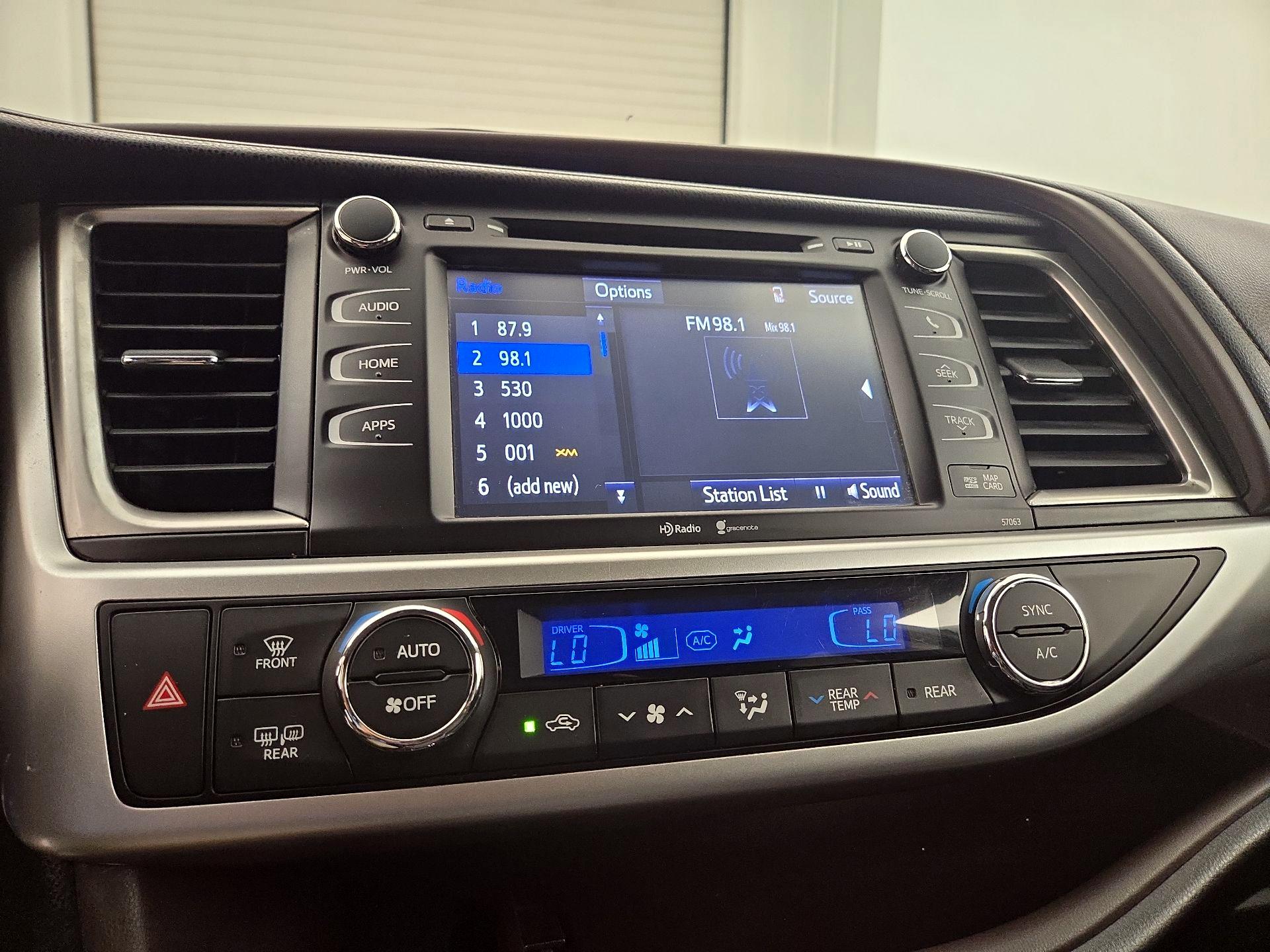 Thumbnail: 2014 Toyota Highlander - 16