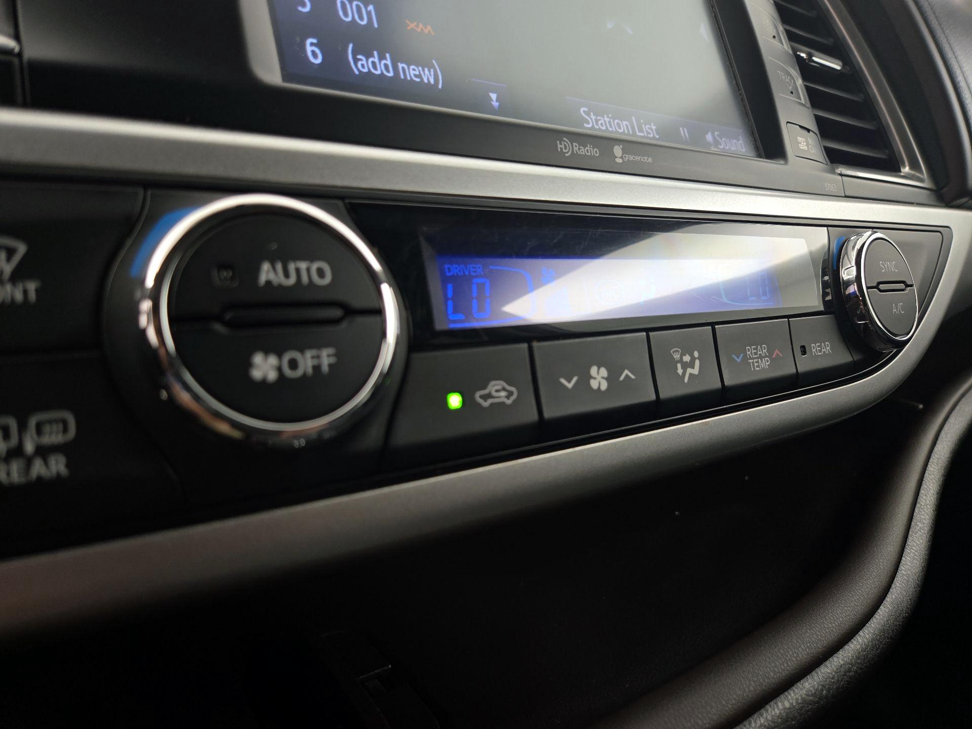 Thumbnail: 2014 Toyota Highlander - 17