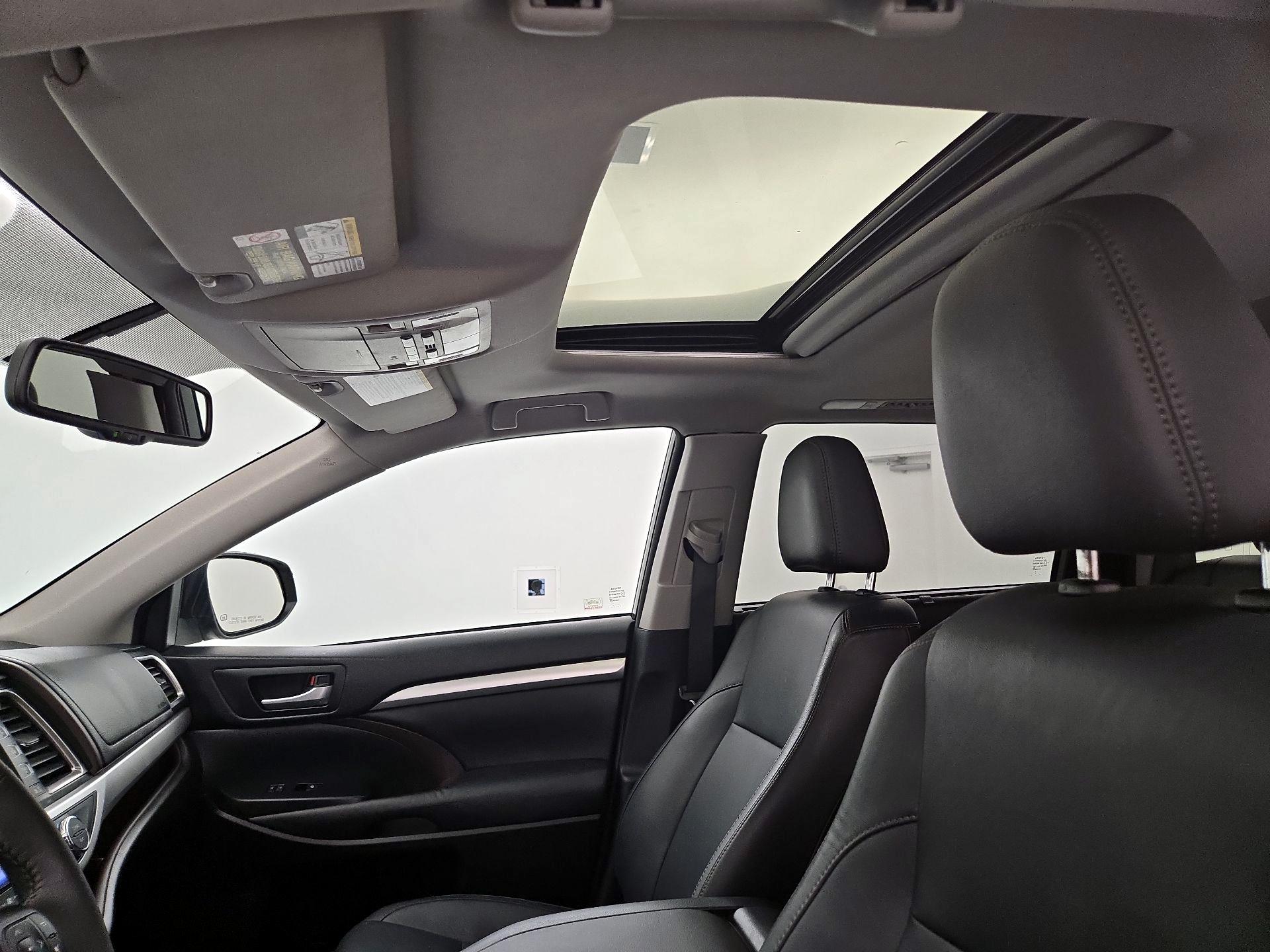 Thumbnail: 2014 Toyota Highlander - 20