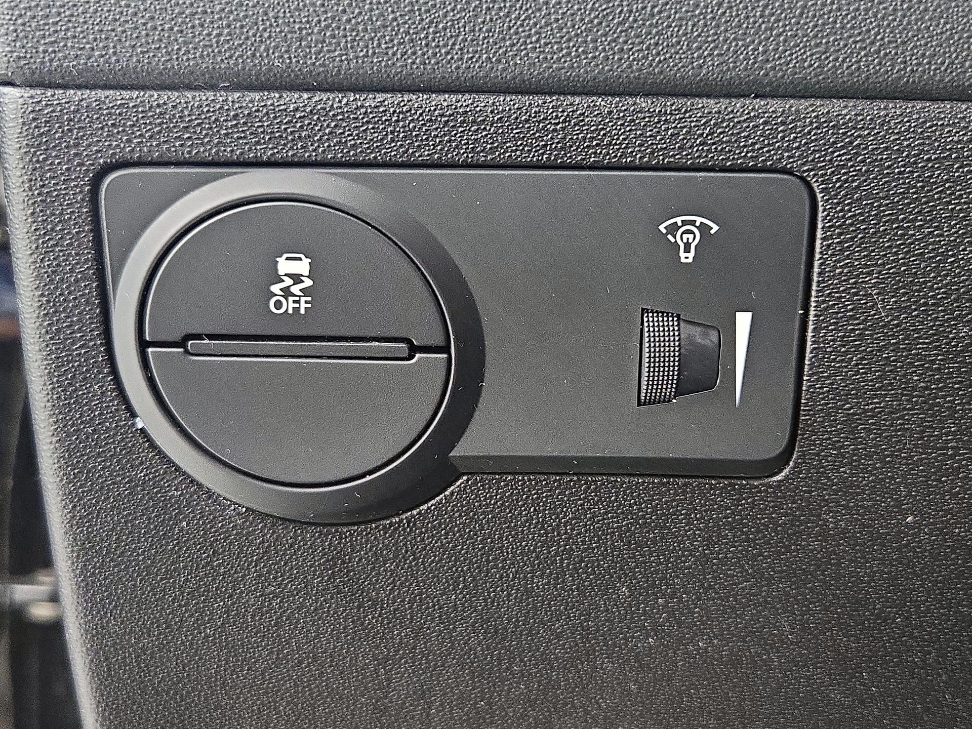 Thumbnail: 2014 Hyundai Genesis - 13