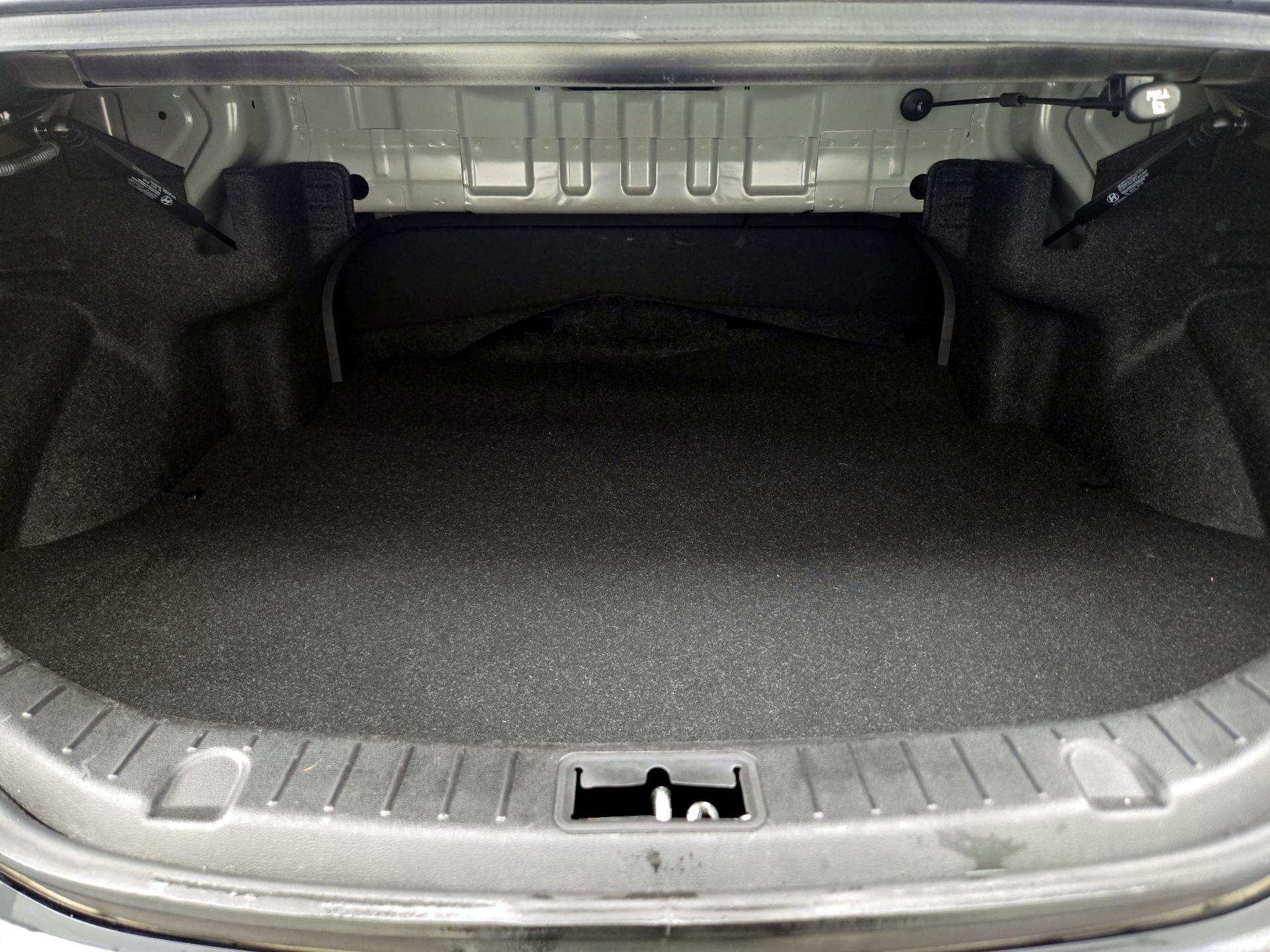 Thumbnail: 2014 Hyundai Genesis - 19