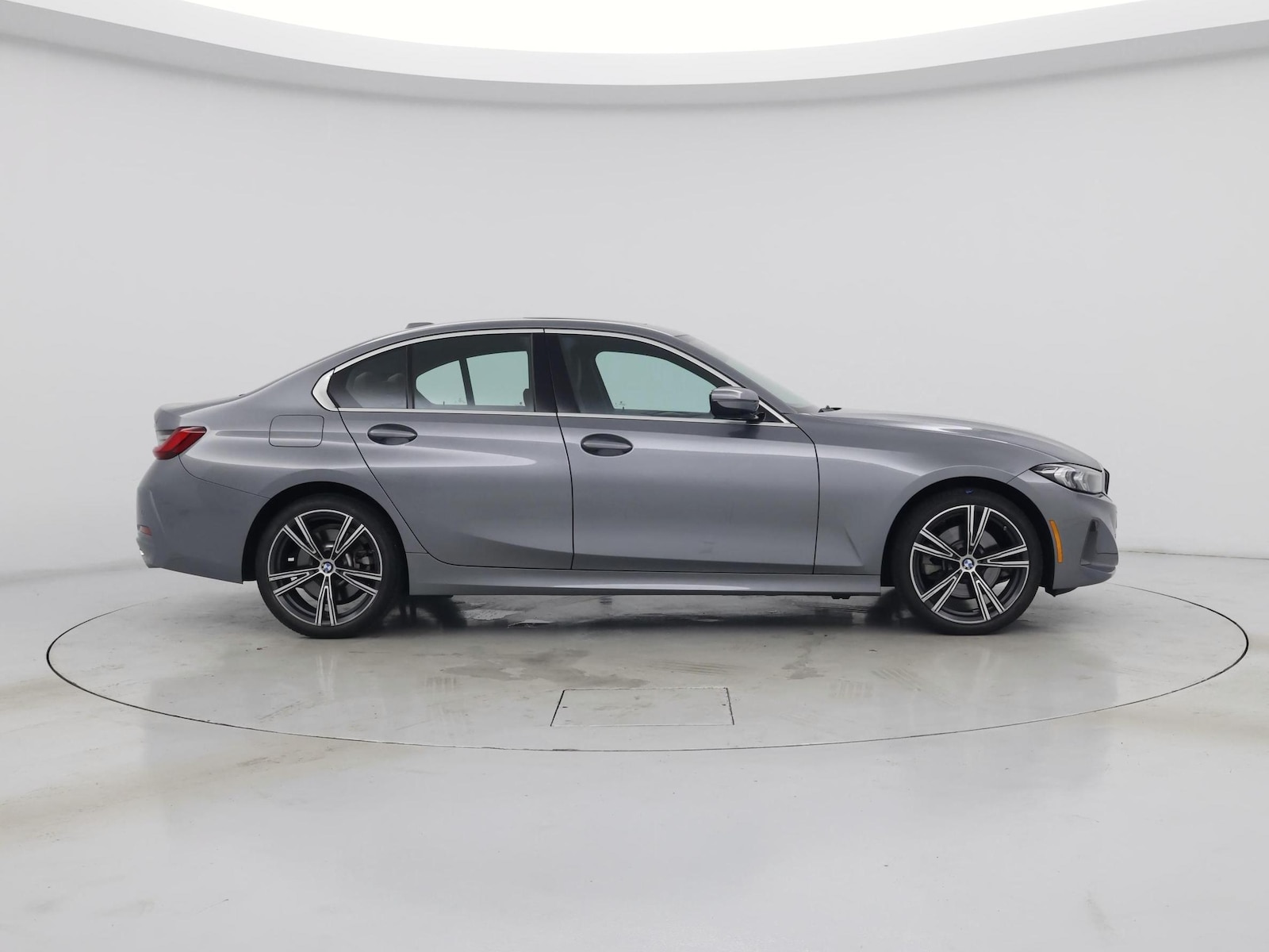 2024 BMW 3 Series 330i - Photo 8