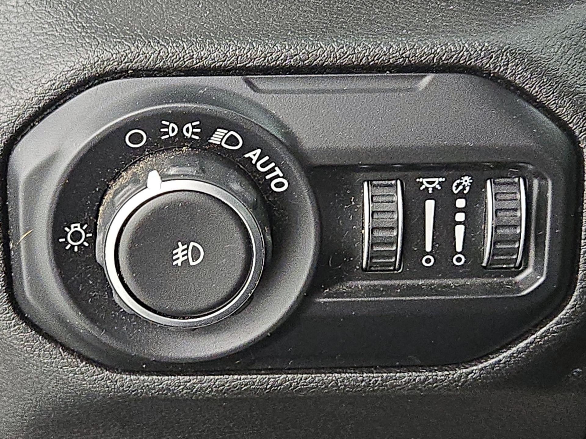 Thumbnail: 2019 Jeep Wrangler - 13
