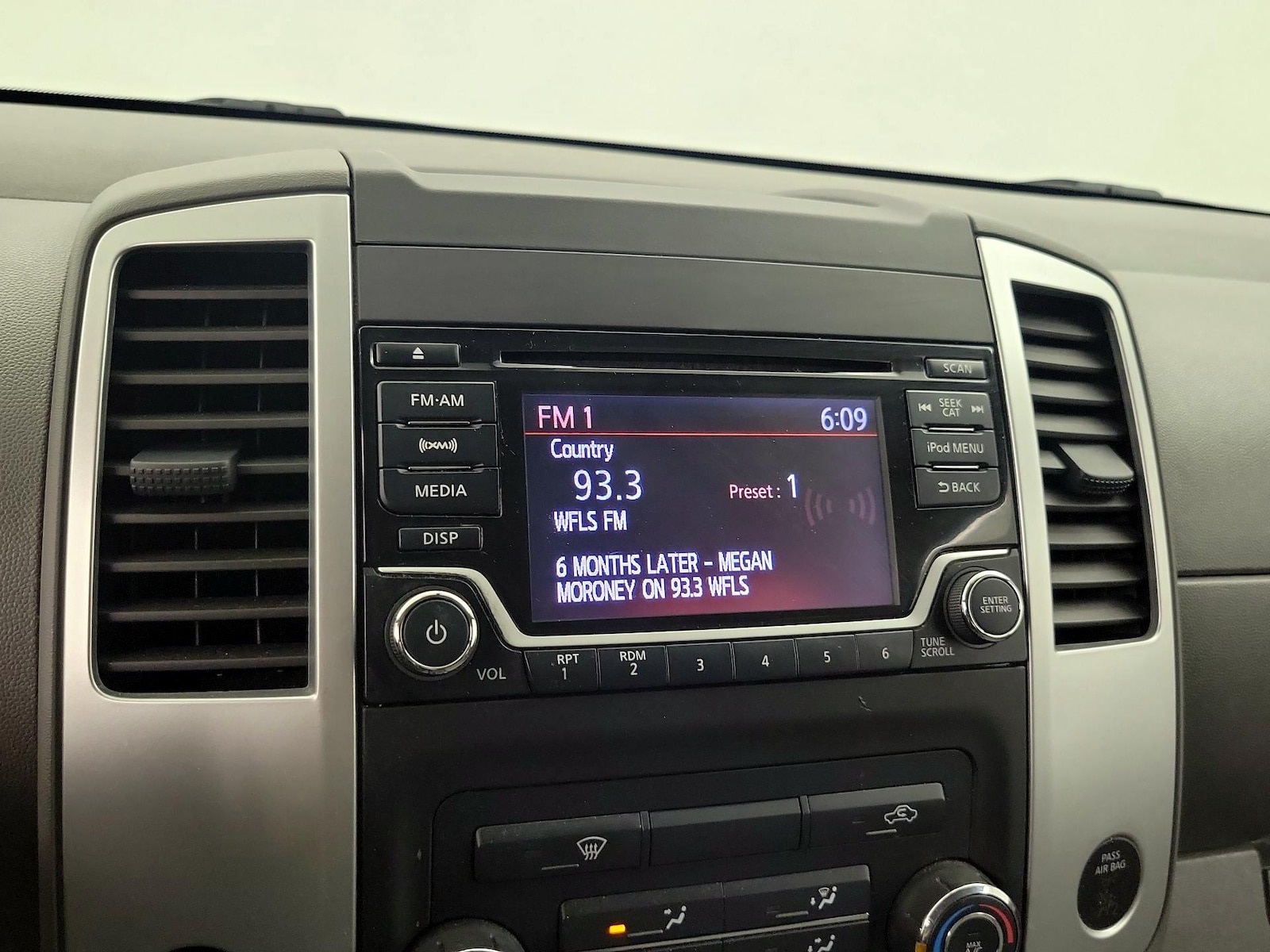 2018 Nissan Frontier SV - Photo 16