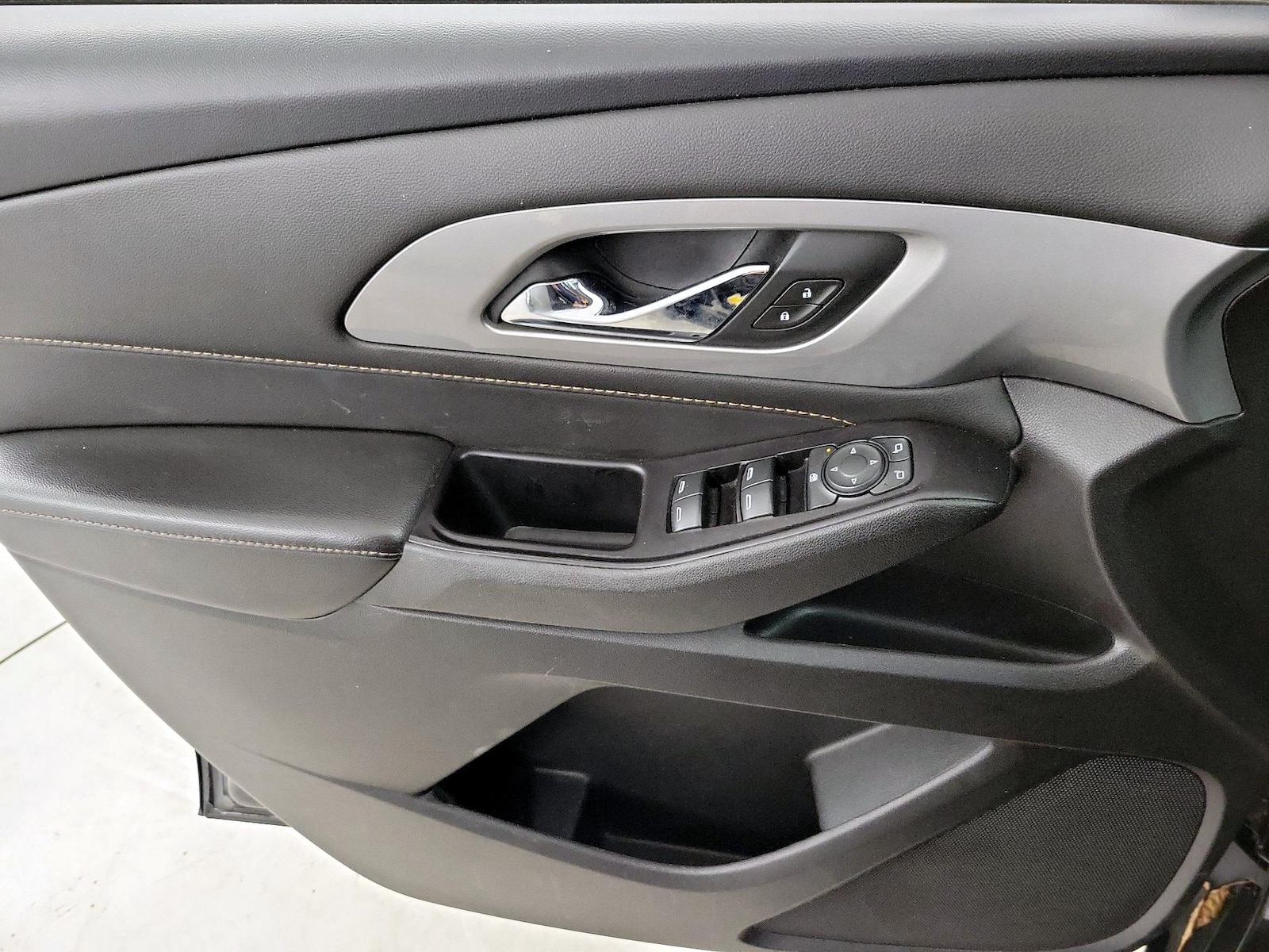 2020 Chevrolet Traverse LS - Photo 13