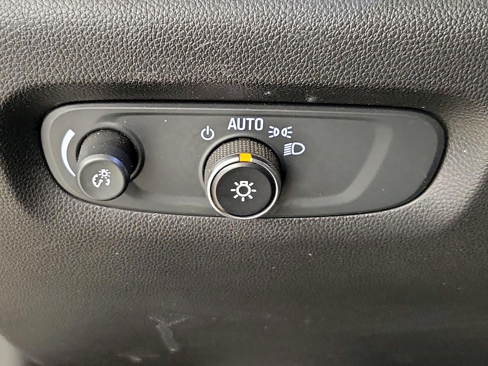 2020 Chevrolet Traverse LS - Photo 14
