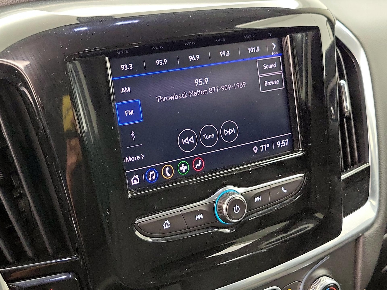 2020 Chevrolet Traverse LS - Photo 16