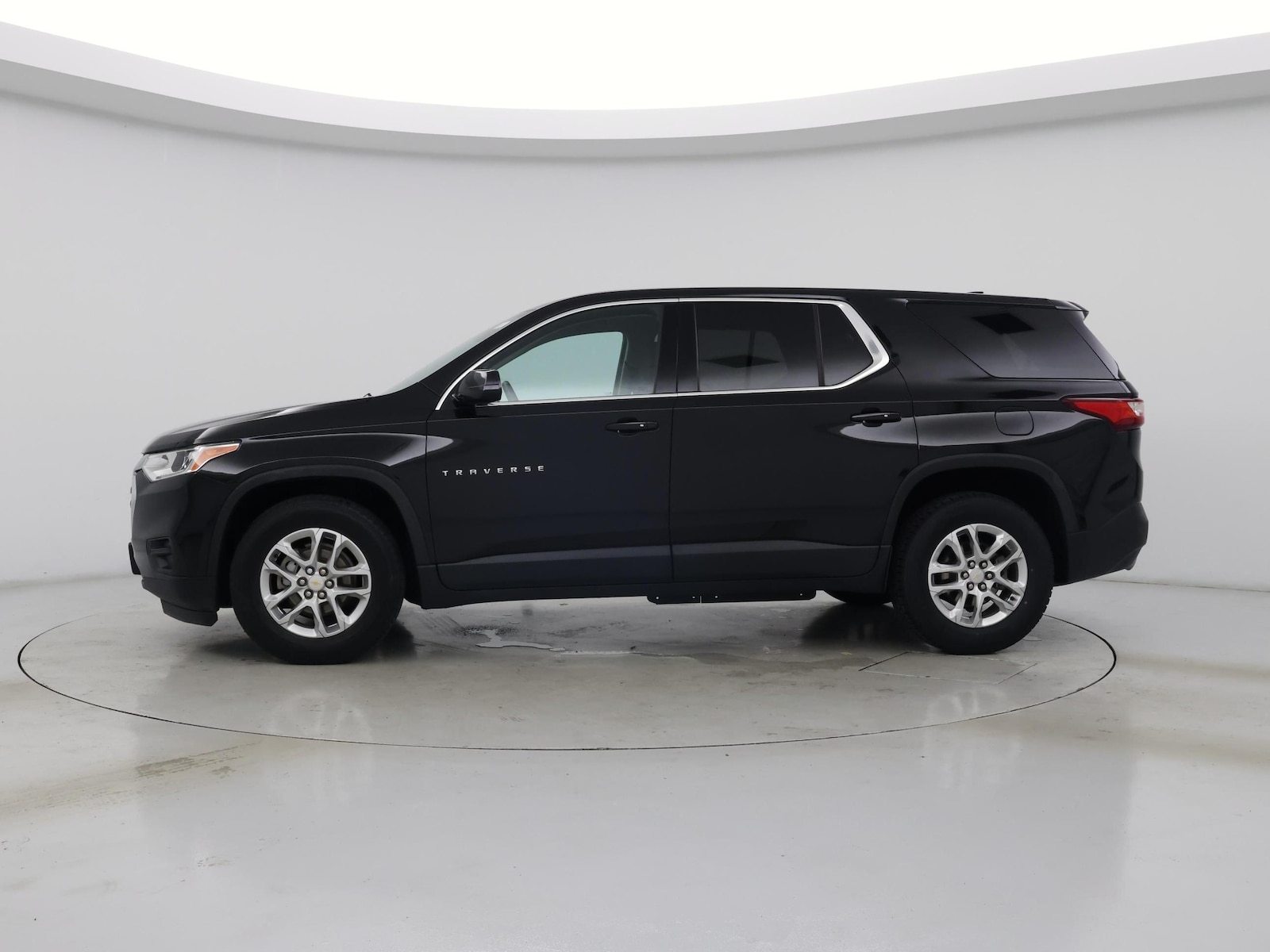 2020 Chevrolet Traverse LS - Photo 4