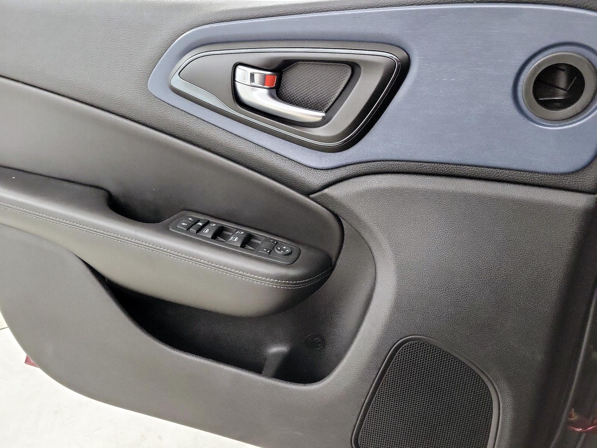 Thumbnail: 2015 Chrysler 200 - 12