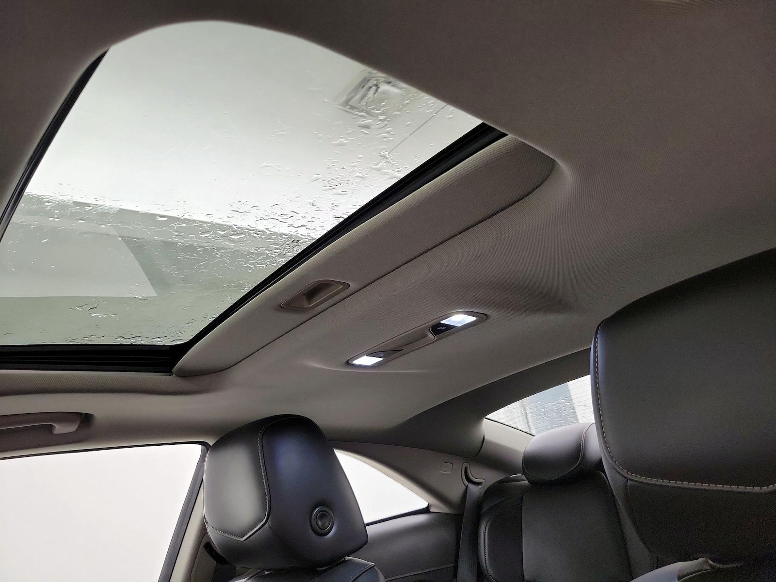 Sunroof(s) & Overhead Airbags