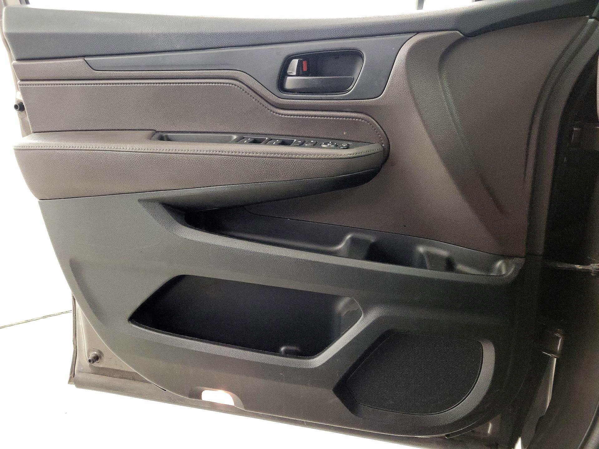 Thumbnail: 2020 Honda Odyssey - 12