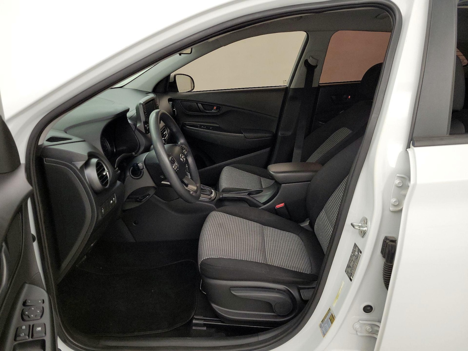 2021 Hyundai Kona SE - Photo 12