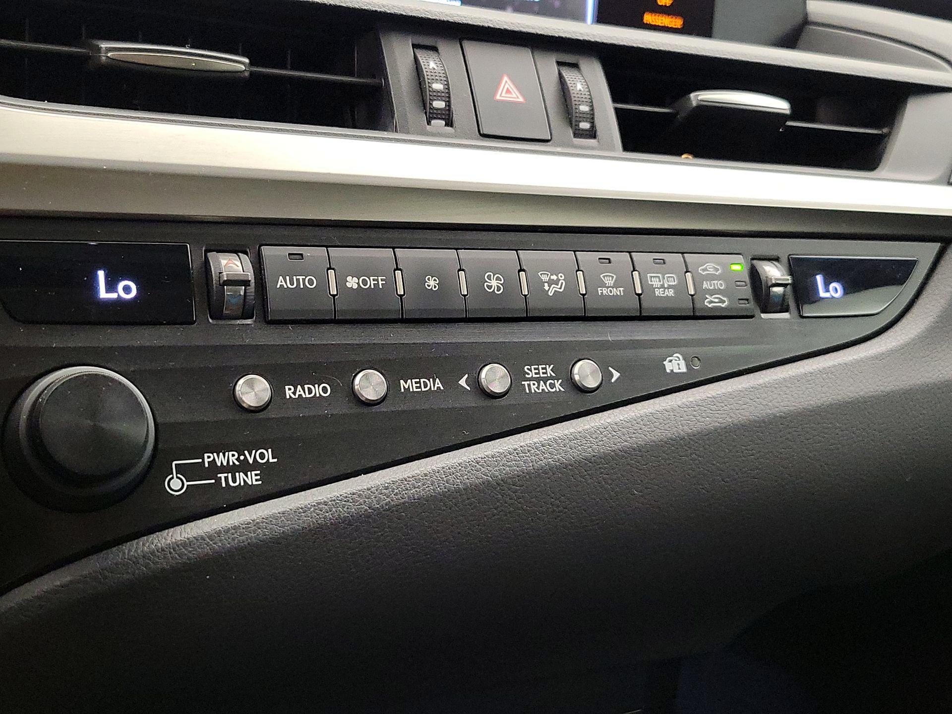 Thumbnail: 2020 Lexus ES - 15
