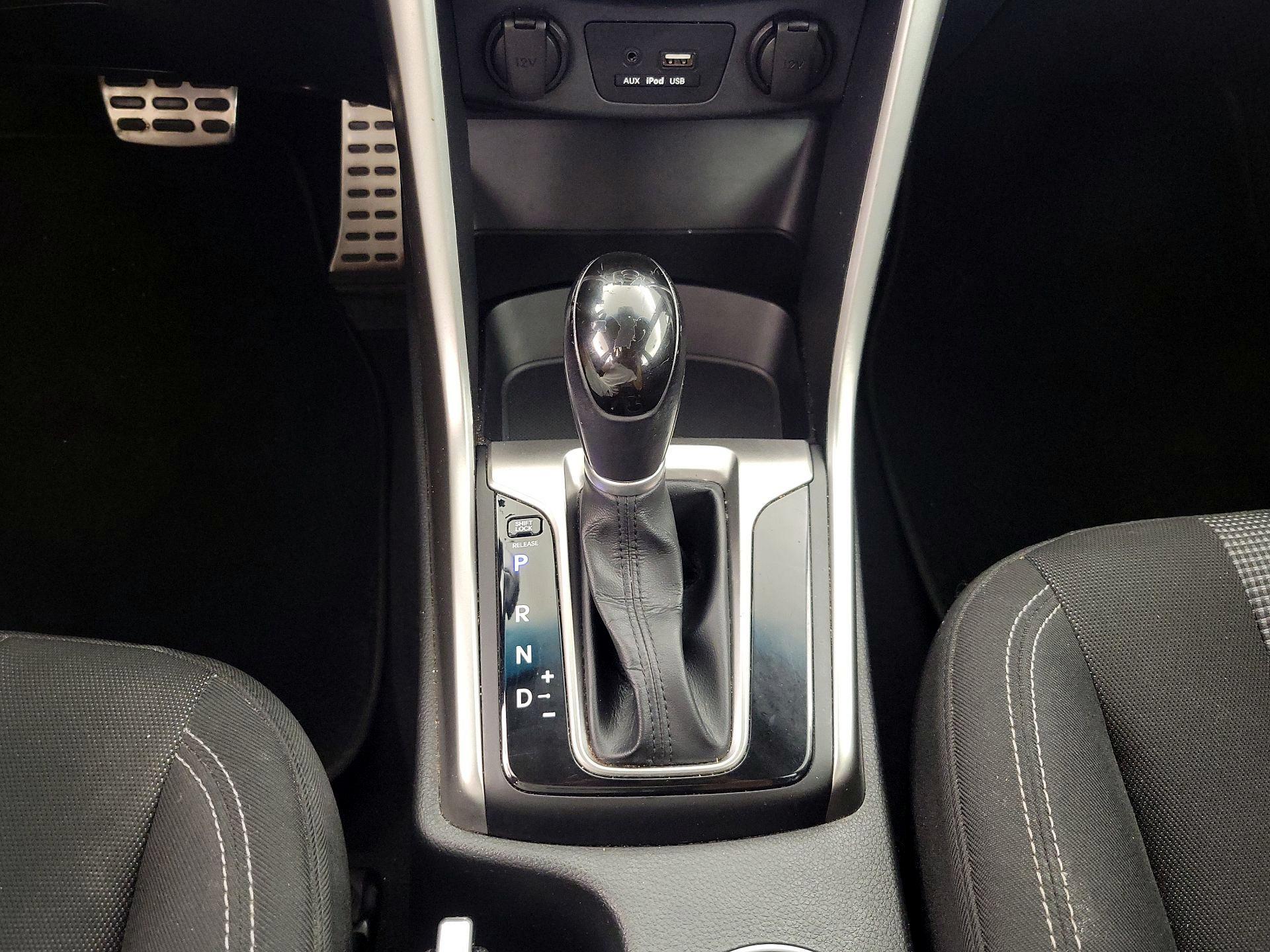 Thumbnail: 2016 Hyundai Elantra - 16