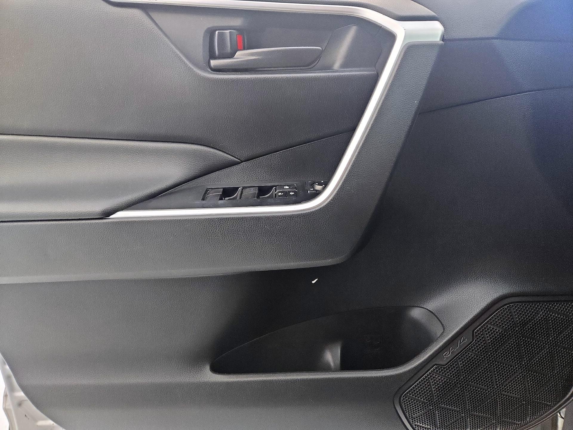 Thumbnail: 2021 Toyota RAV4 - 12