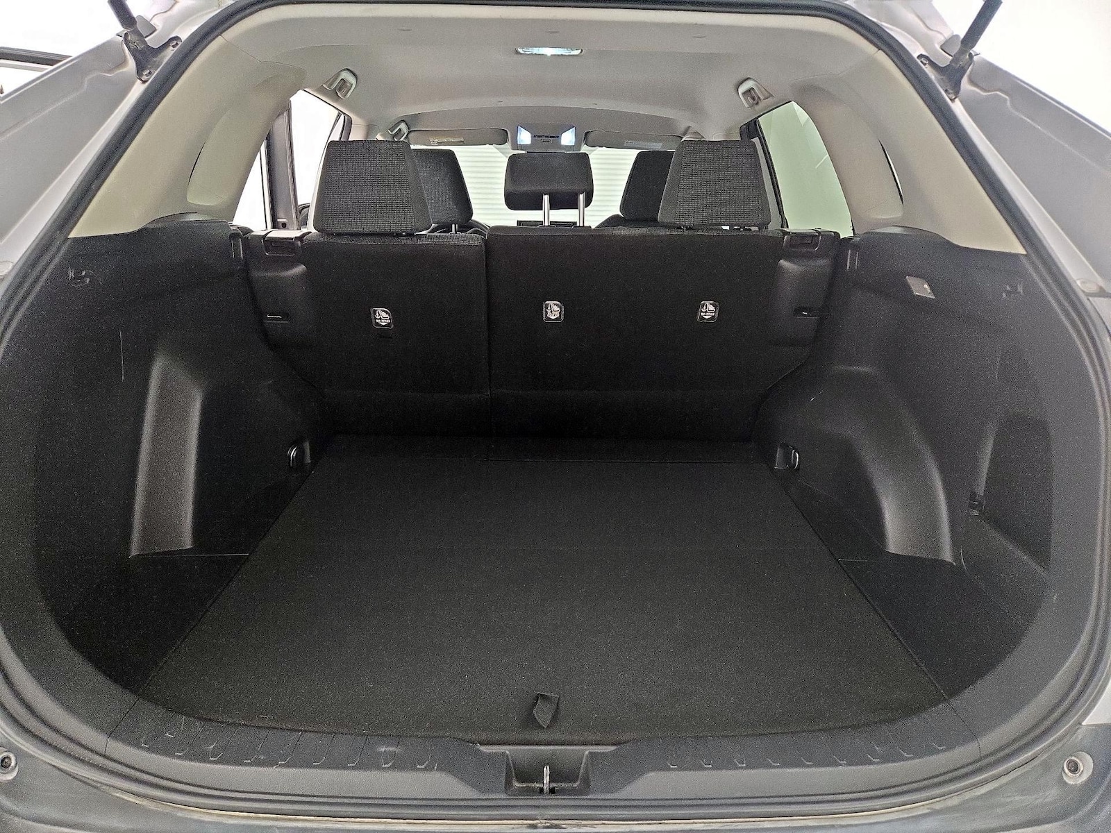 2021 Toyota RAV4 LE - Photo 21