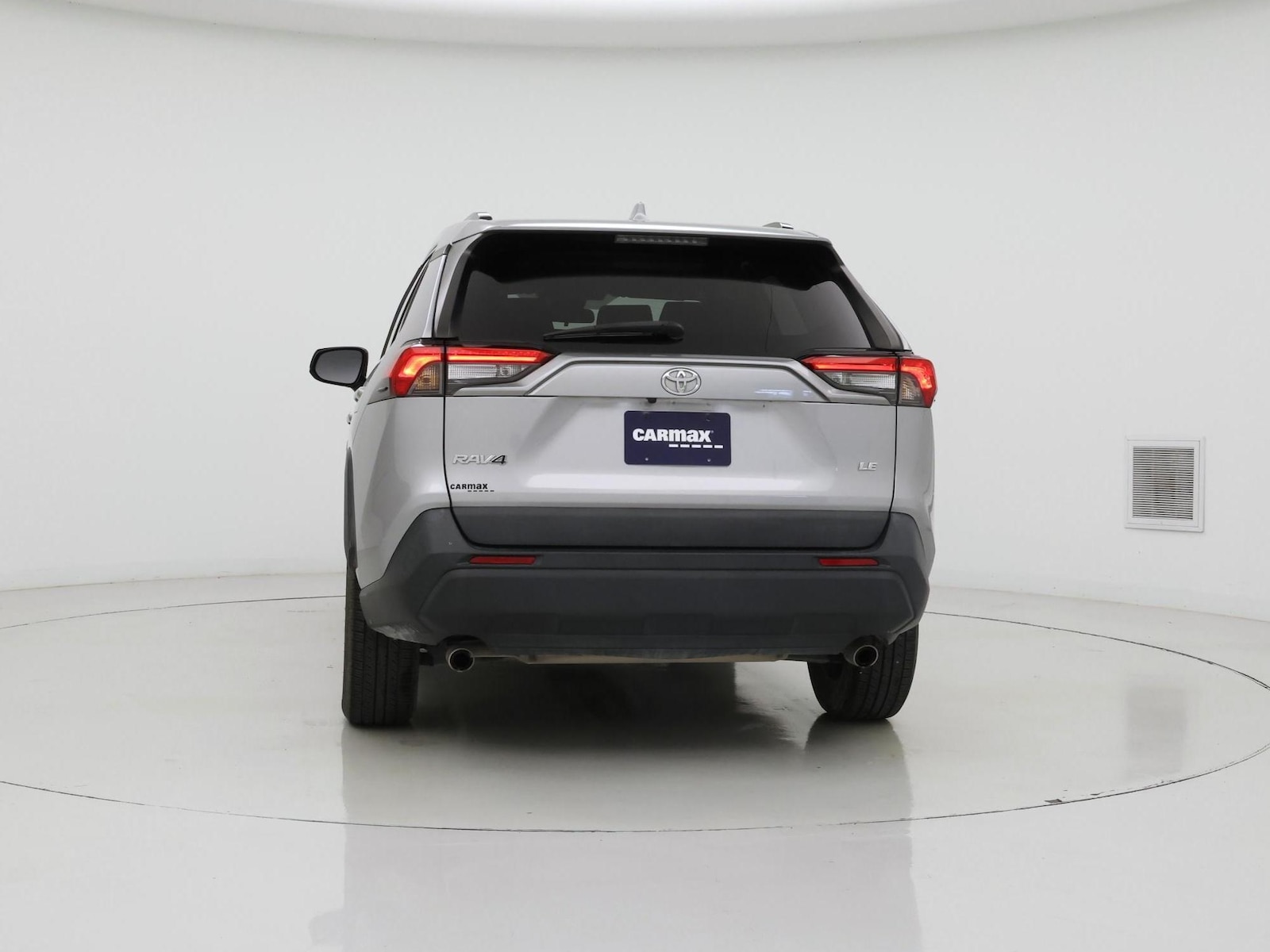 2021 Toyota RAV4 LE - Photo 7