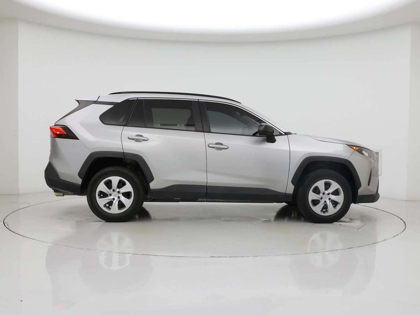 2021 Toyota RAV4 LE - Photo 8