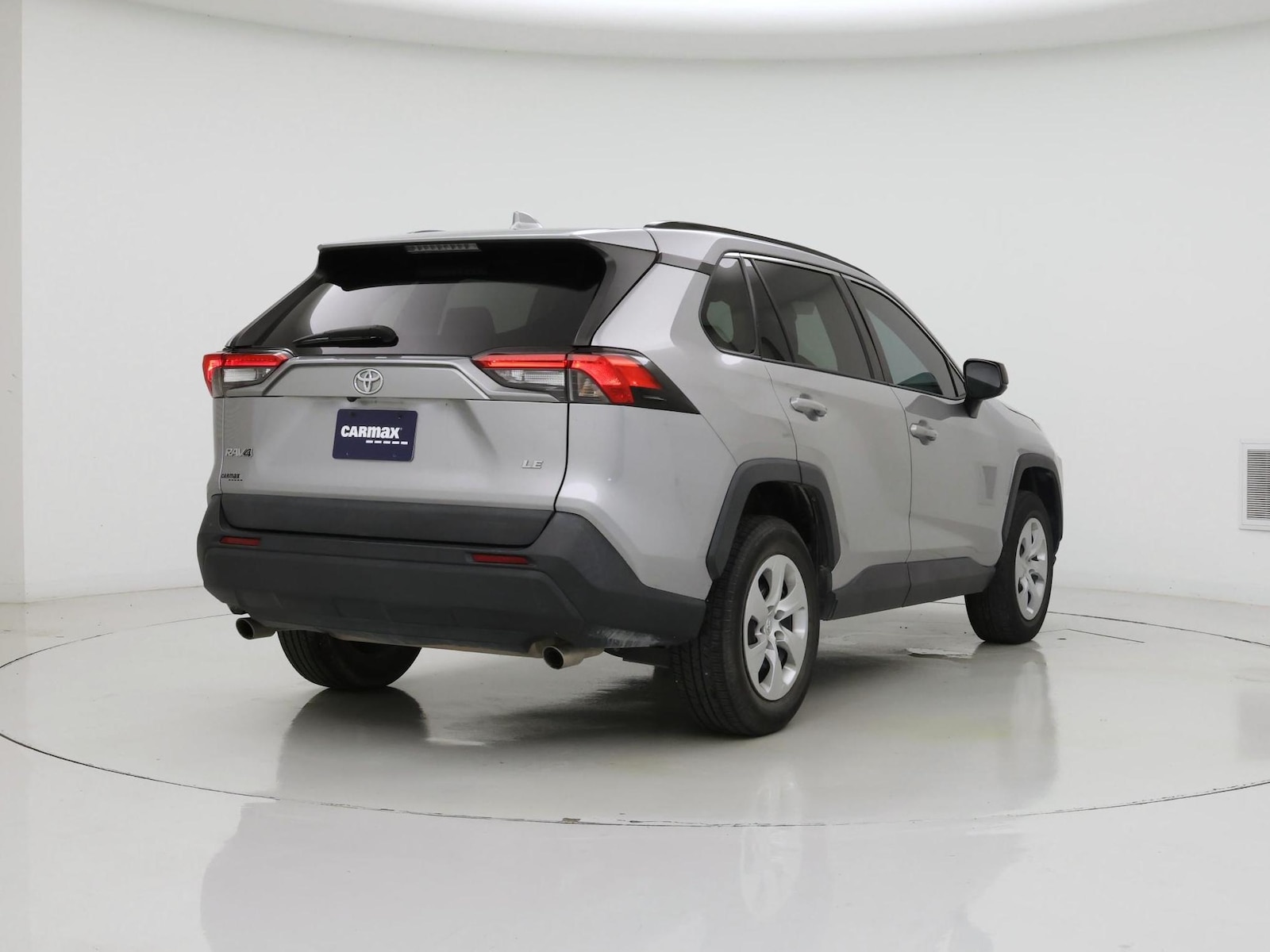 2021 Toyota RAV4 LE - Photo 9