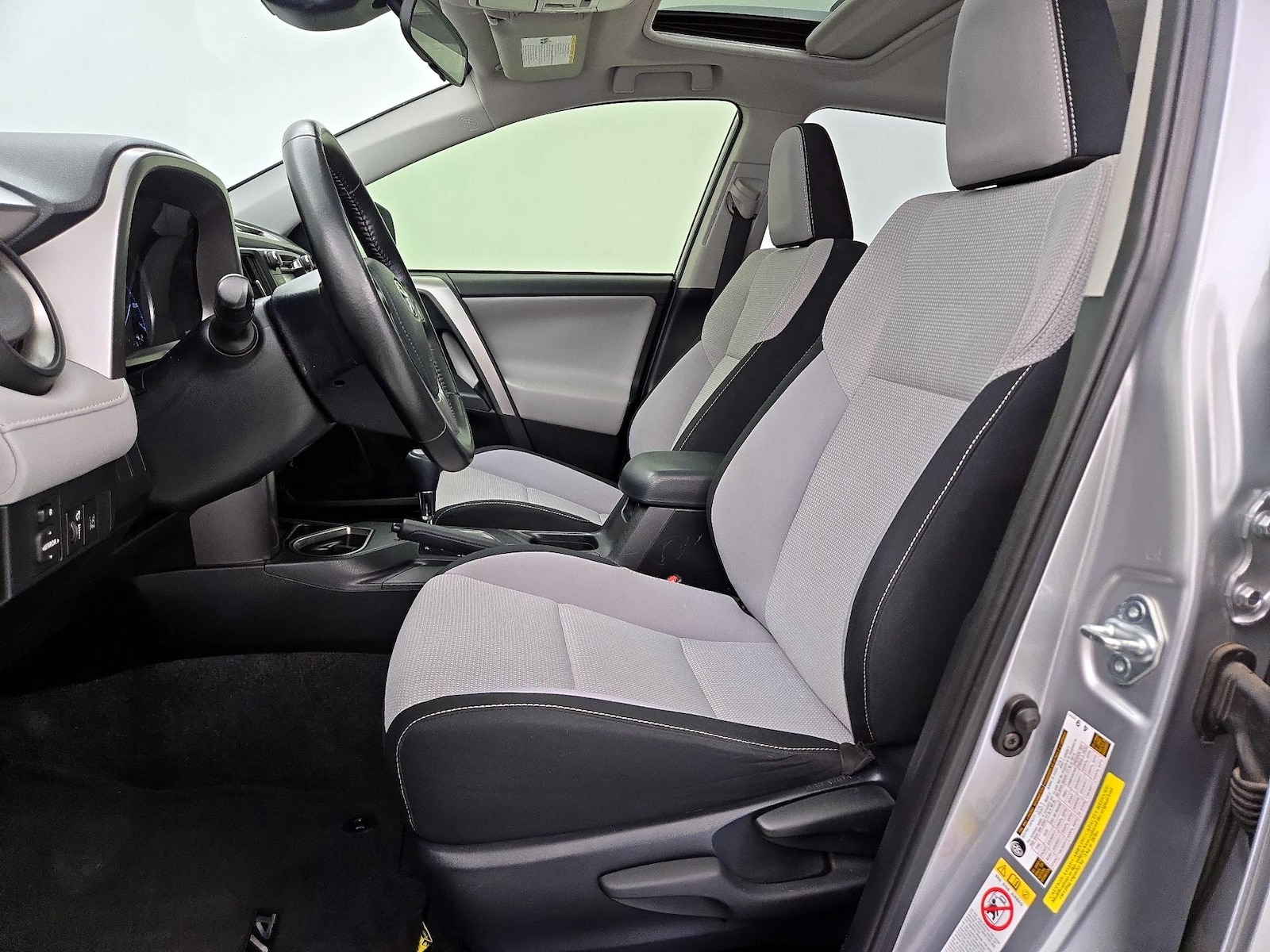 2018 Toyota RAV4 XLE - Photo 12