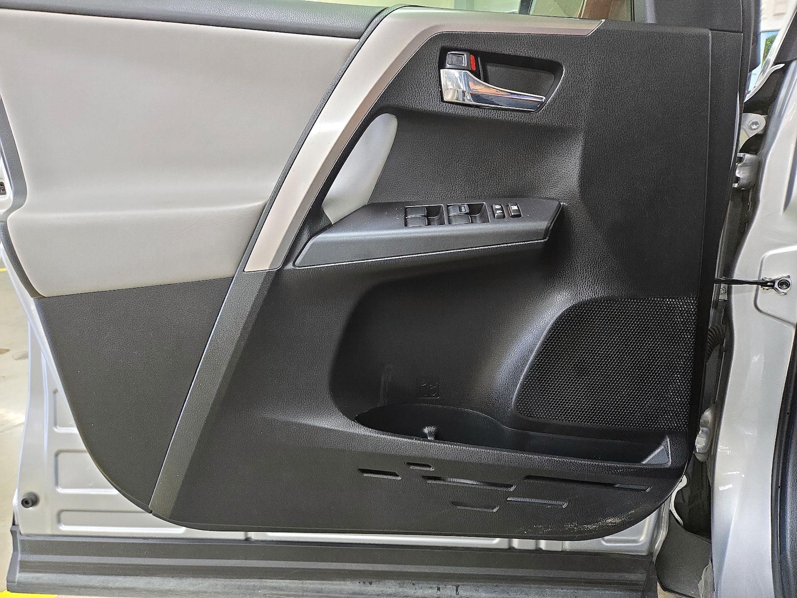 2018 Toyota RAV4 XLE - Photo 13