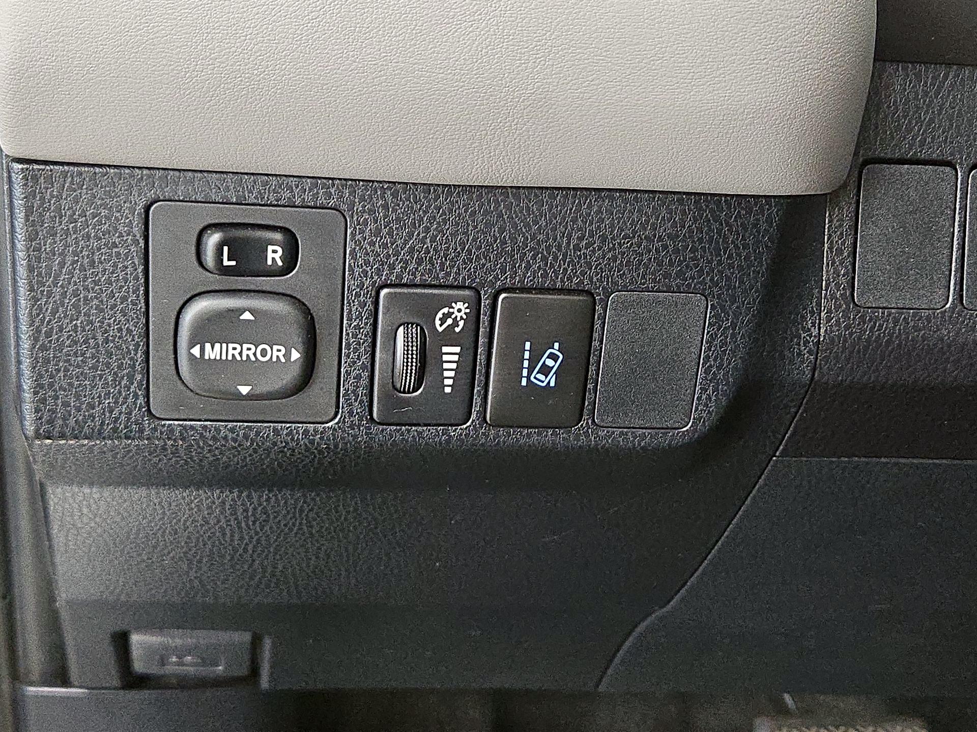 Thumbnail: 2018 Toyota RAV4 - 13