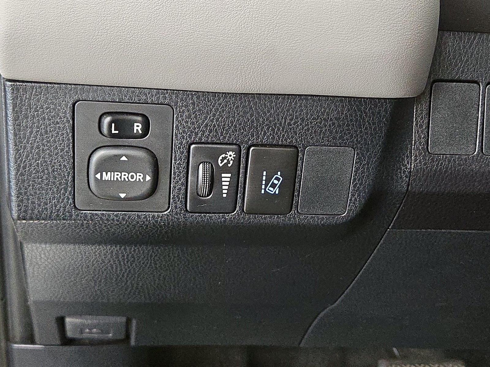2018 Toyota RAV4 XLE - Photo 14