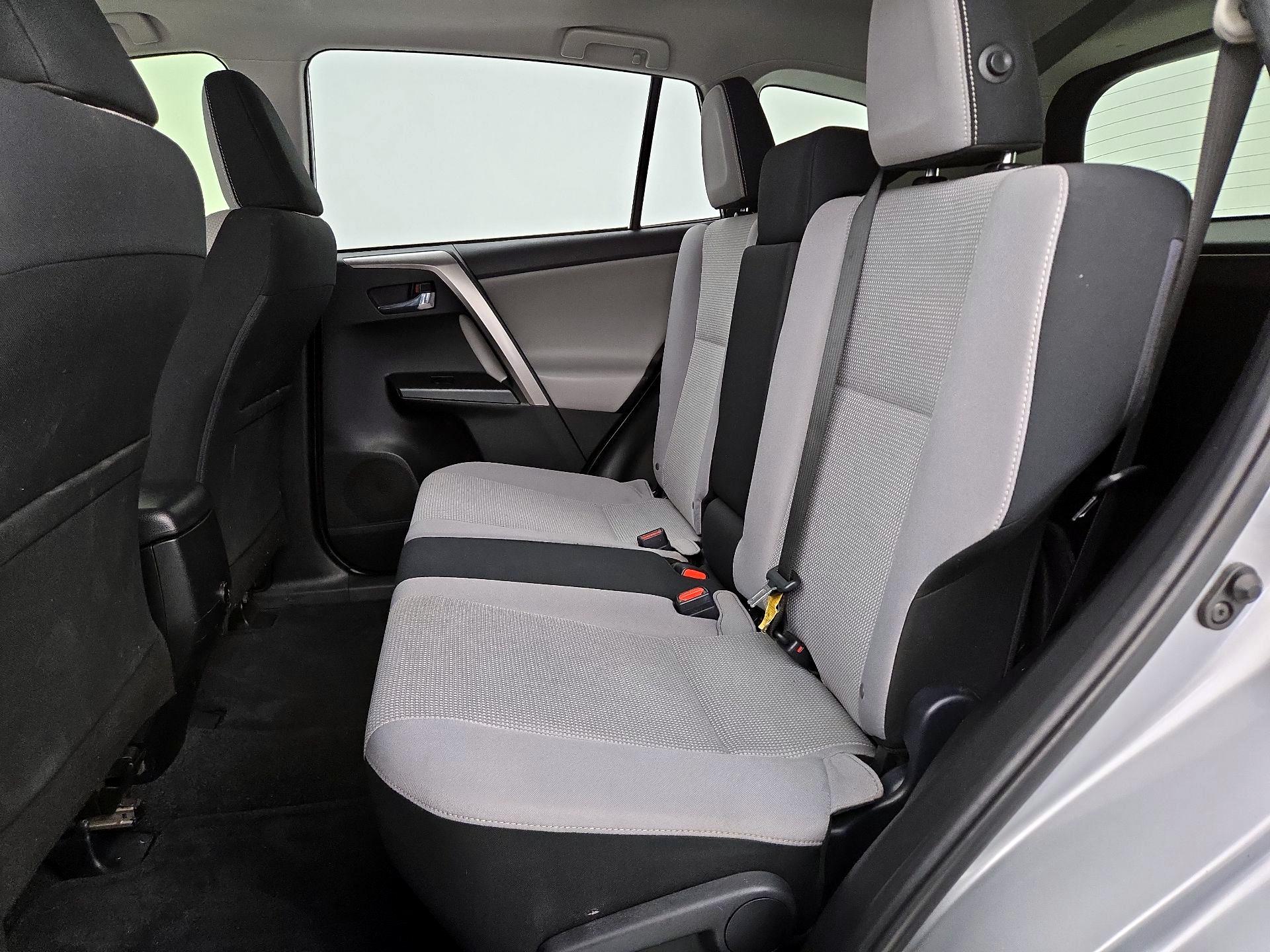 Thumbnail: 2018 Toyota RAV4 - 20